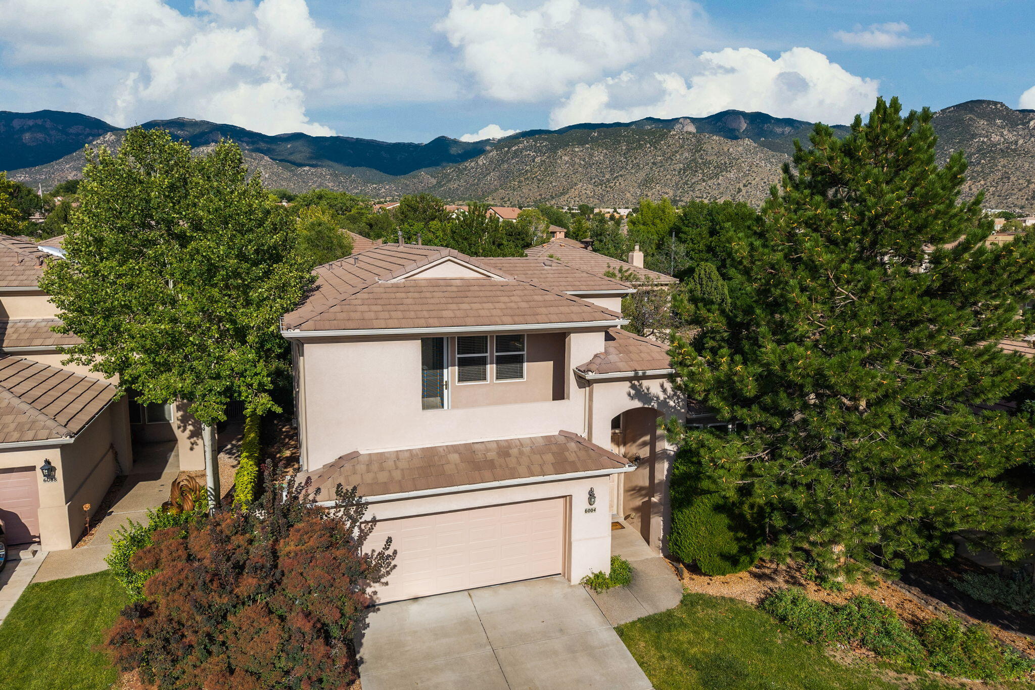 6004 Wildflower Trail NE