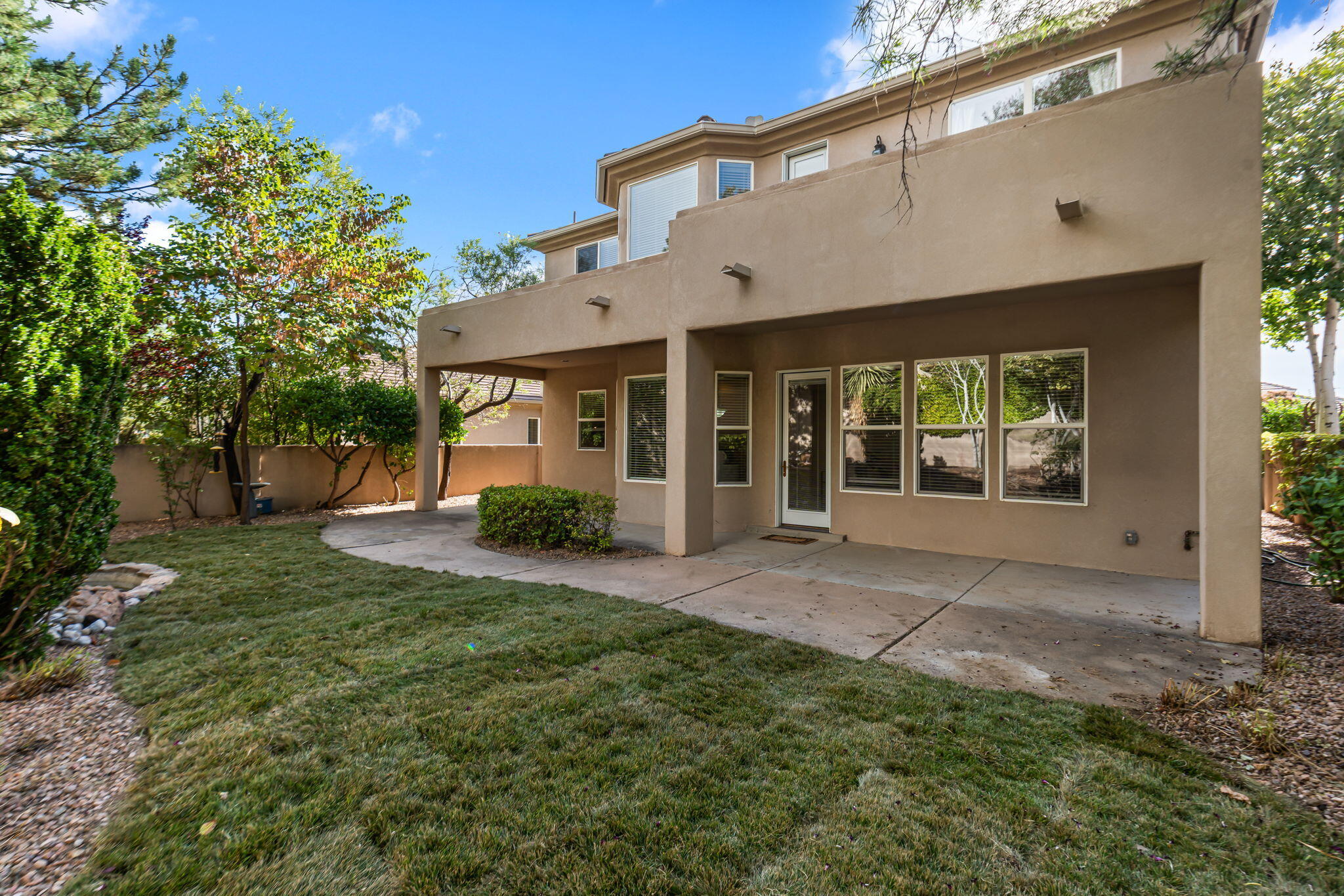 6004 Wildflower Trail NE