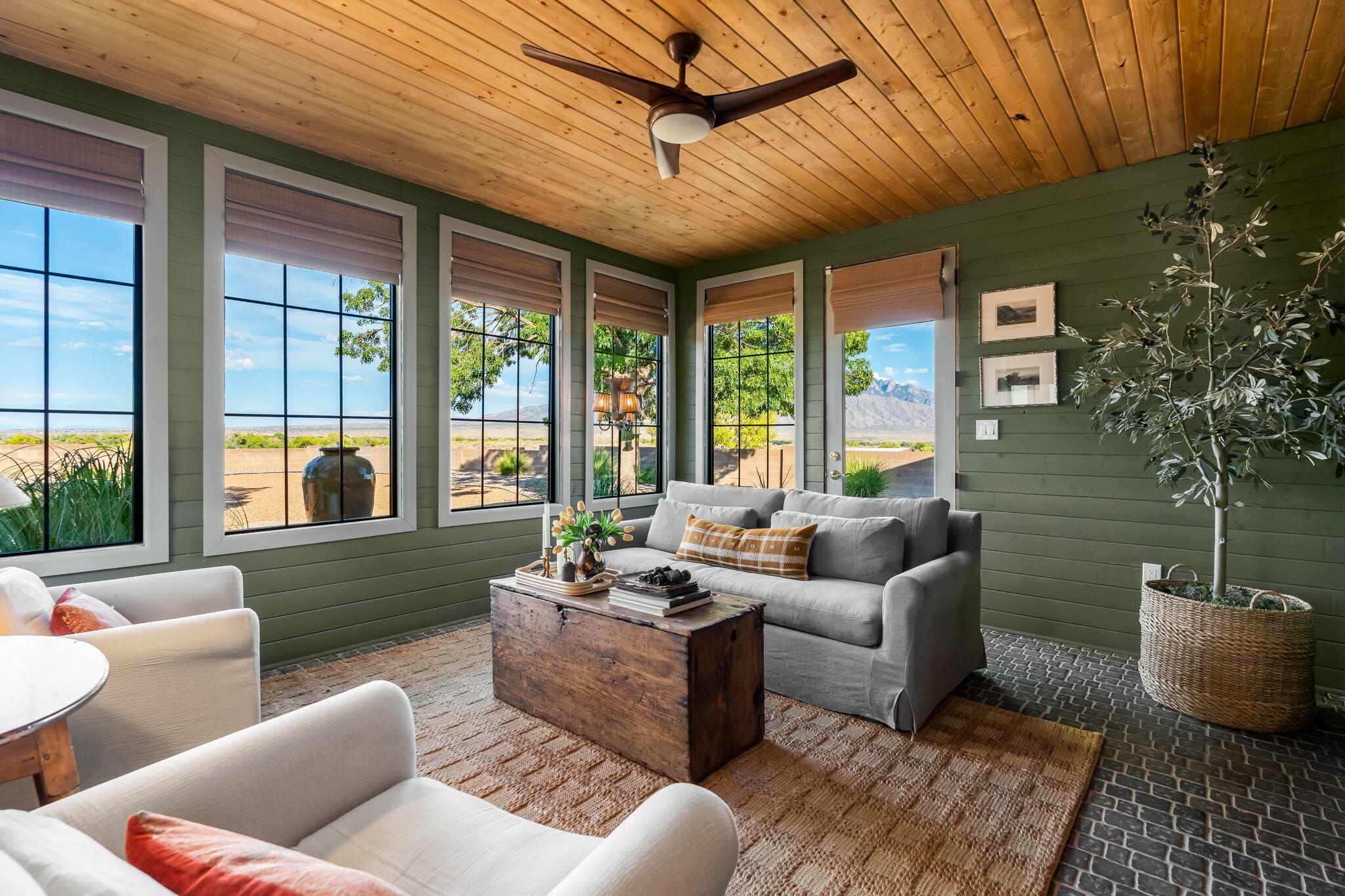 6358 Roadrunner Loop NE