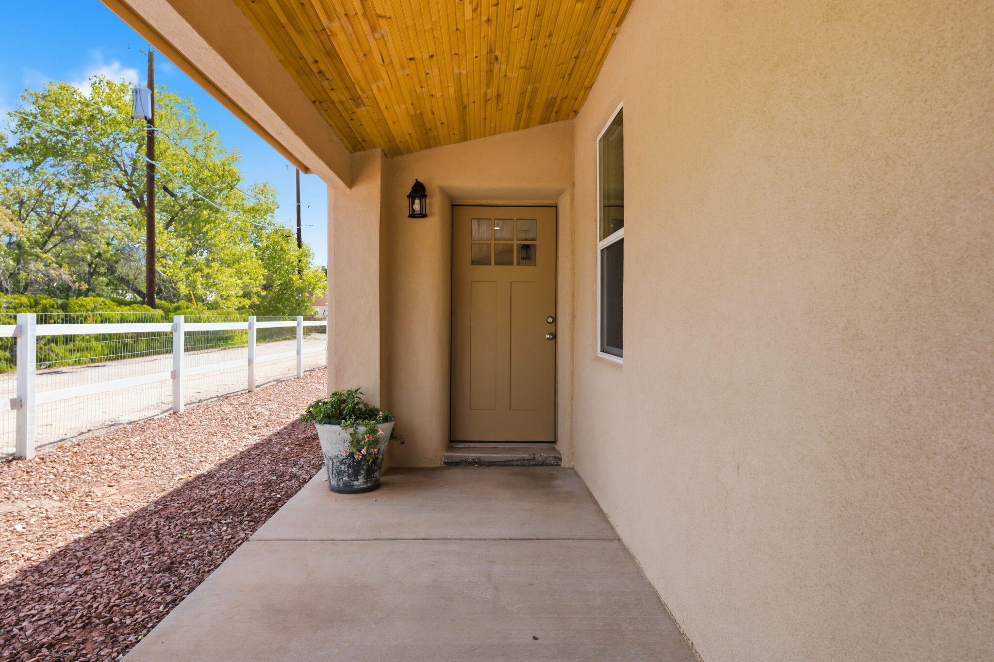 9017 Guadalupe Trail NW