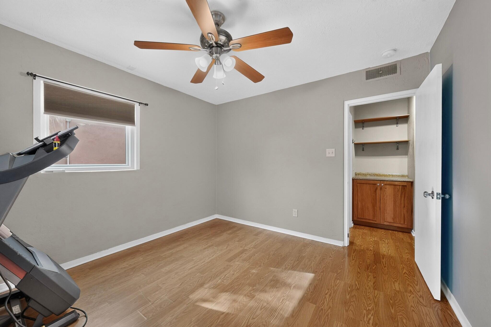 429 General Somervell Street NE