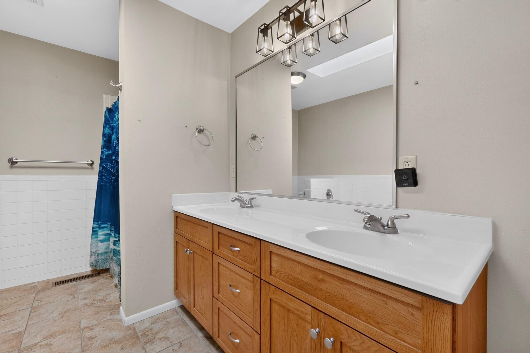 429 General Somervell Street NE