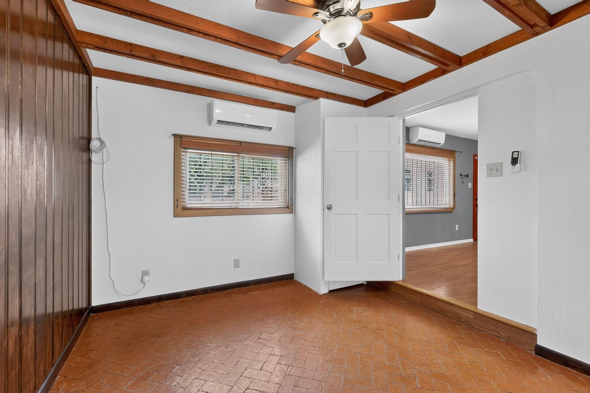 429 General Somervell Street NE