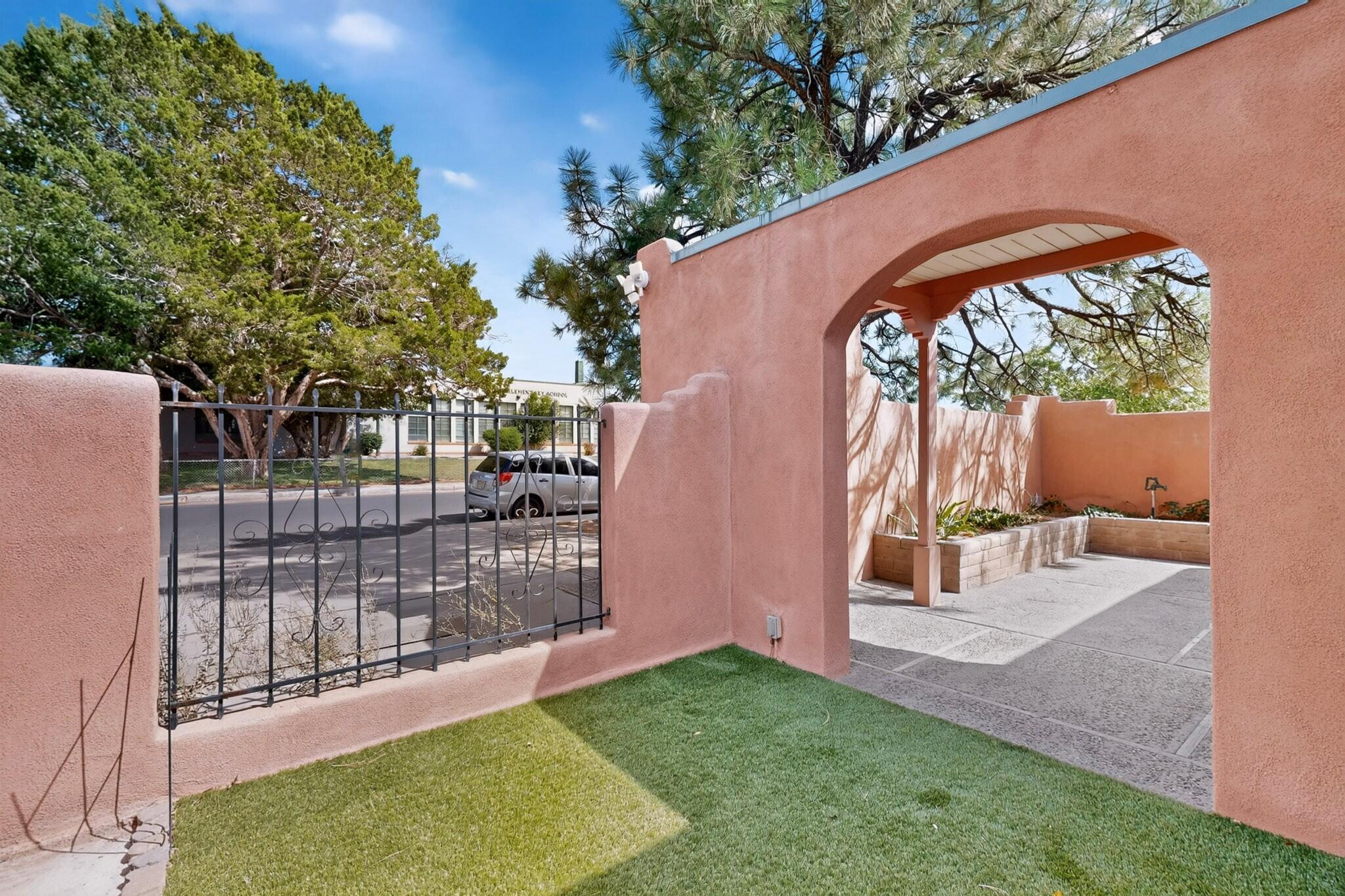 429 General Somervell Street NE