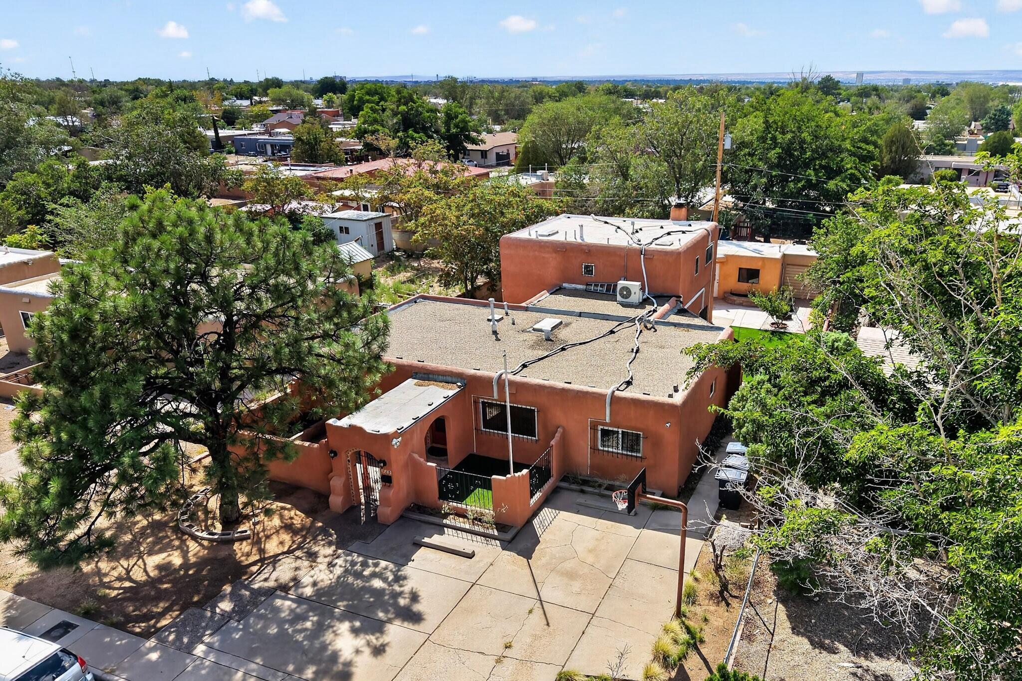 429 General Somervell Street NE