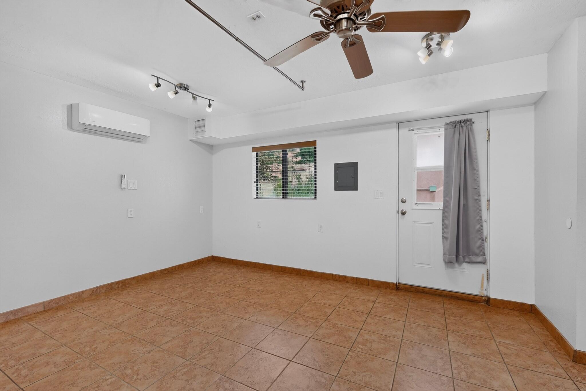 429 General Somervell Street NE