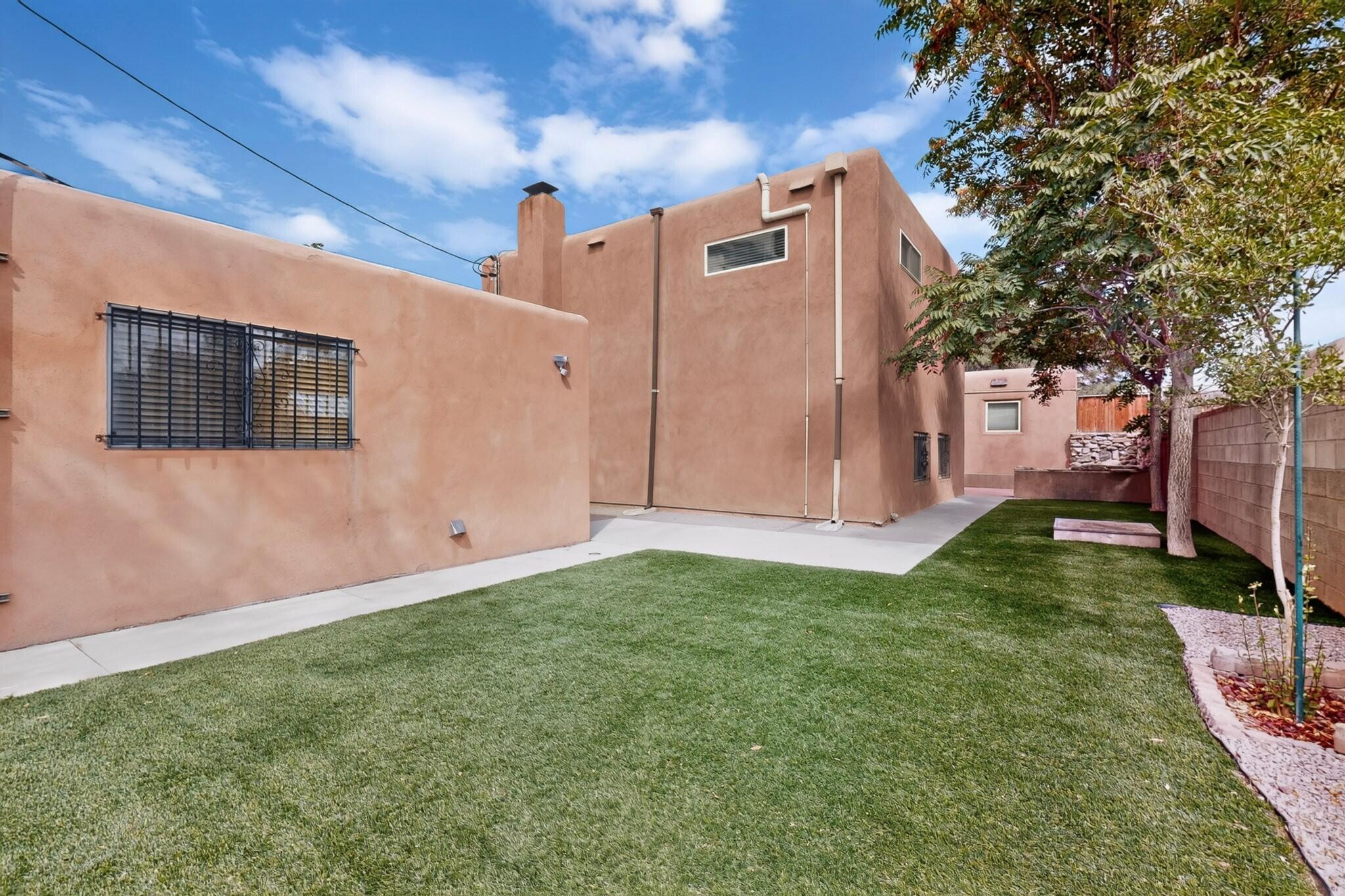 429 General Somervell Street NE
