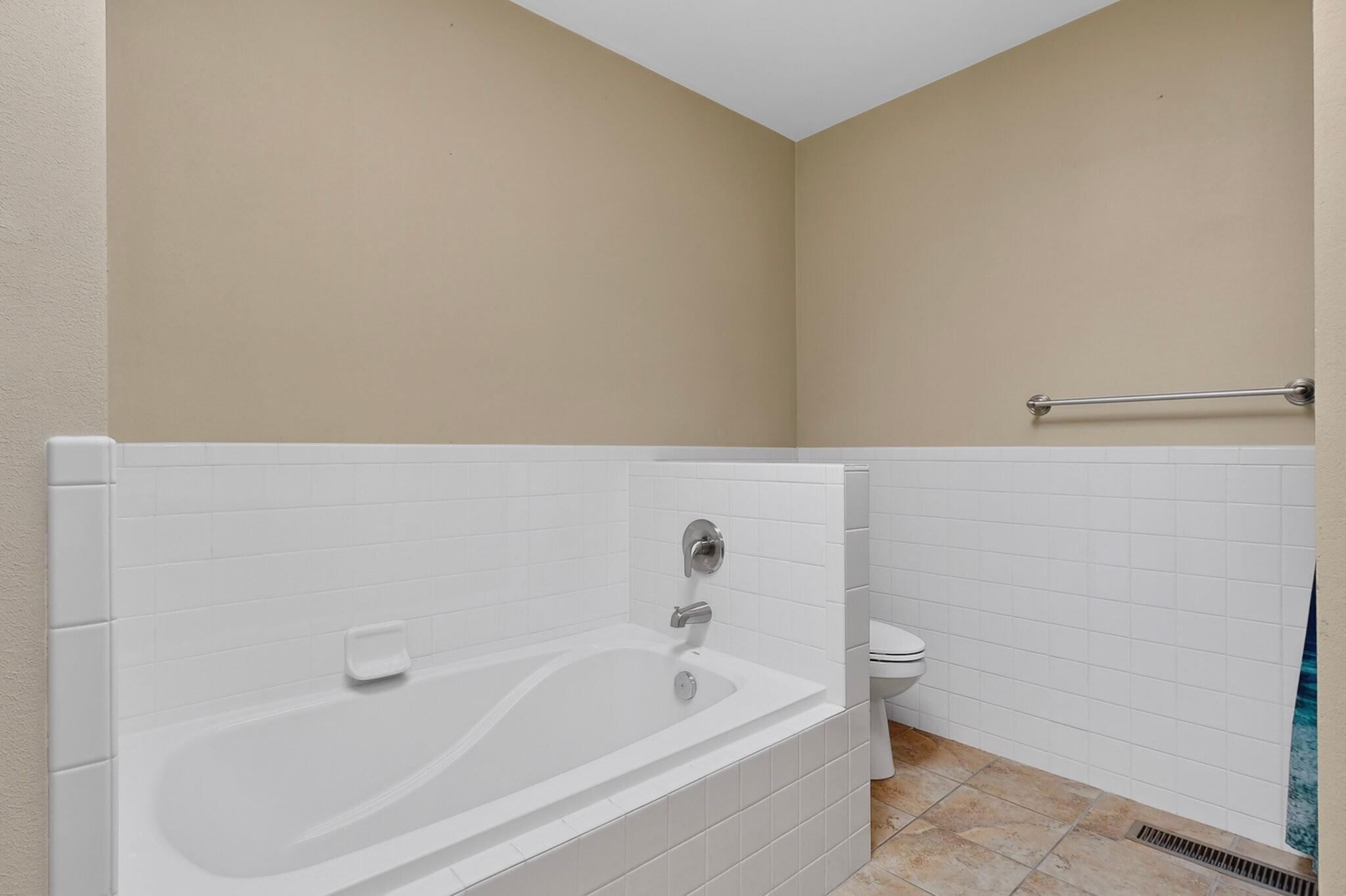 429 General Somervell Street NE