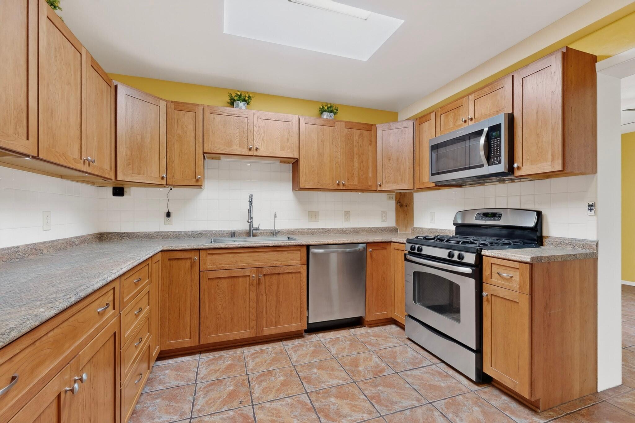 429 General Somervell Street NE