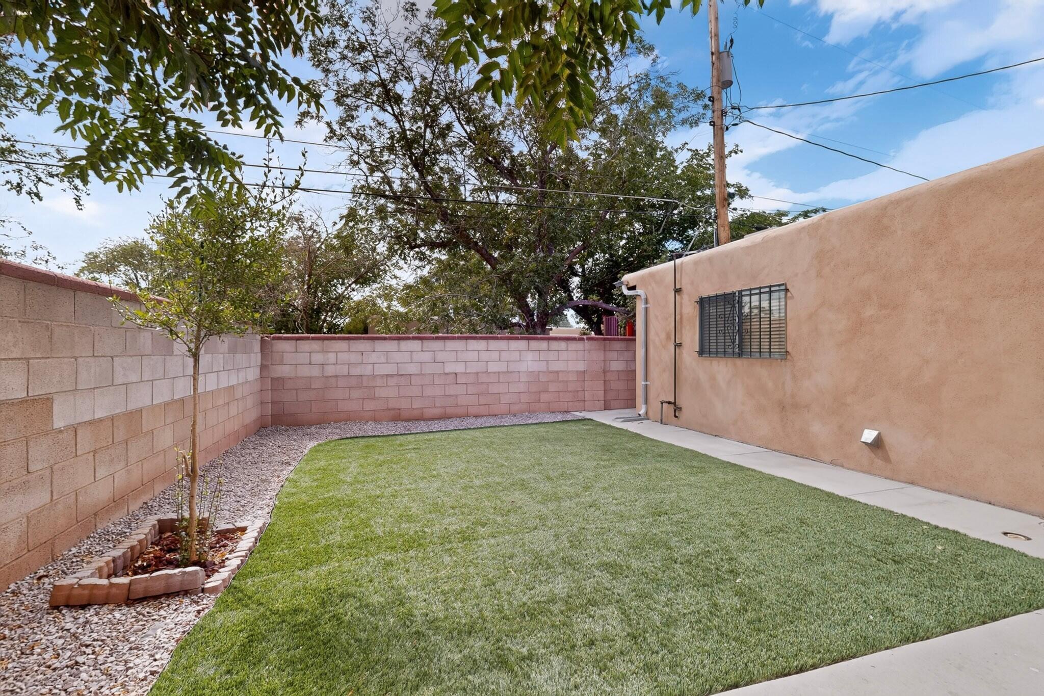 429 General Somervell Street NE