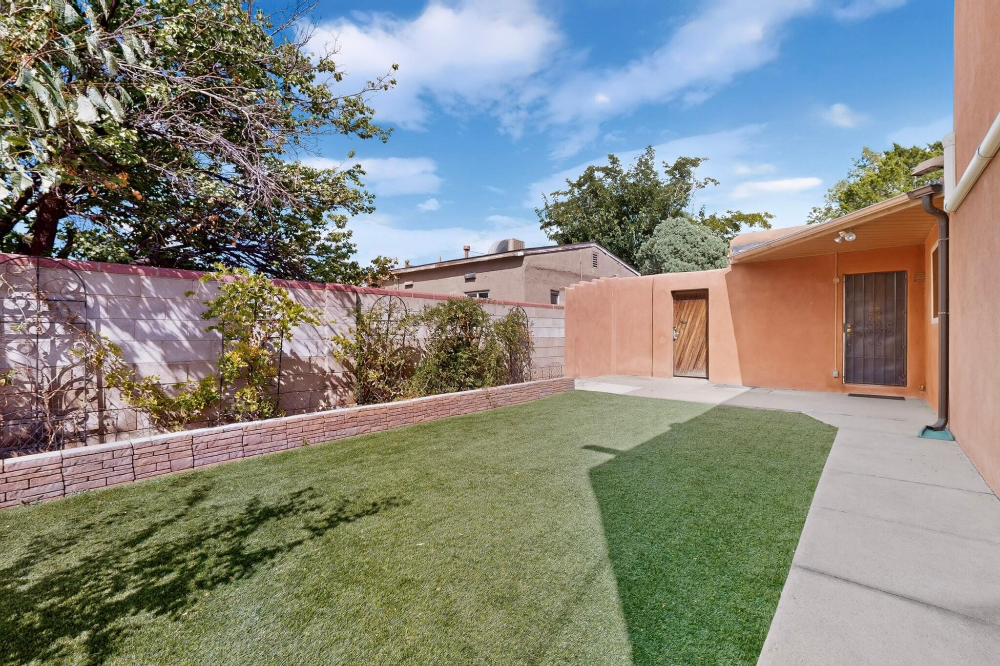 429 General Somervell Street NE