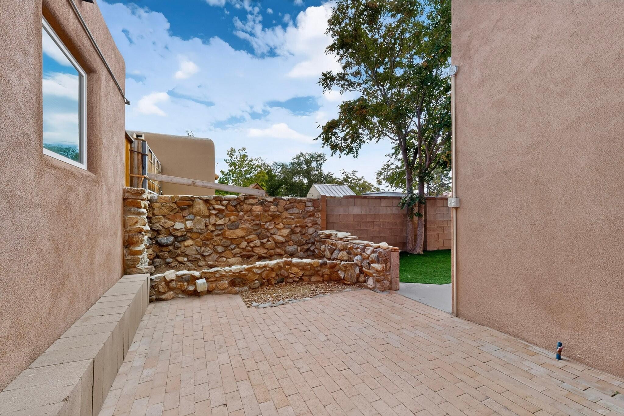 429 General Somervell Street NE