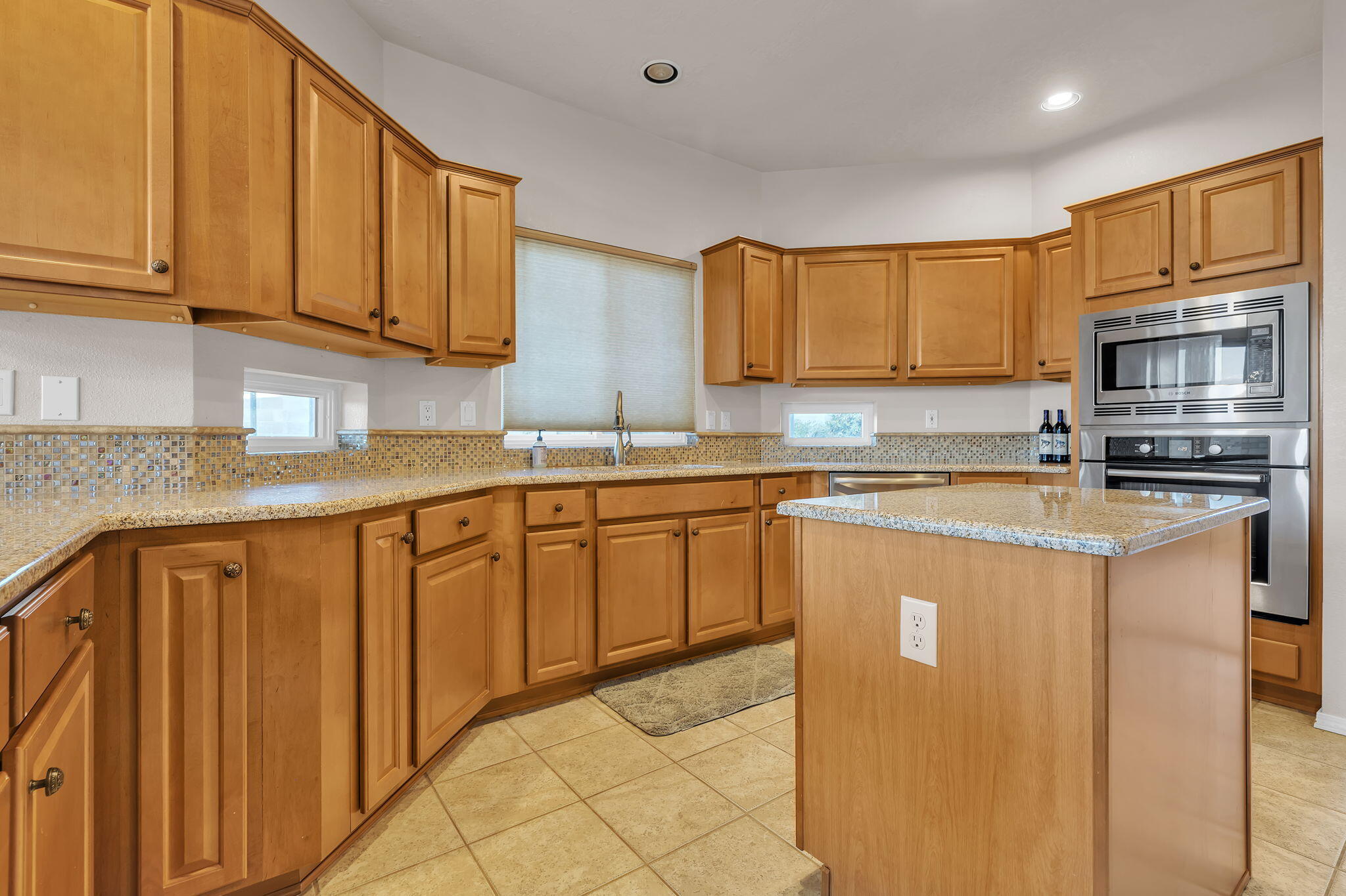 1004 Chiricahua Court SE