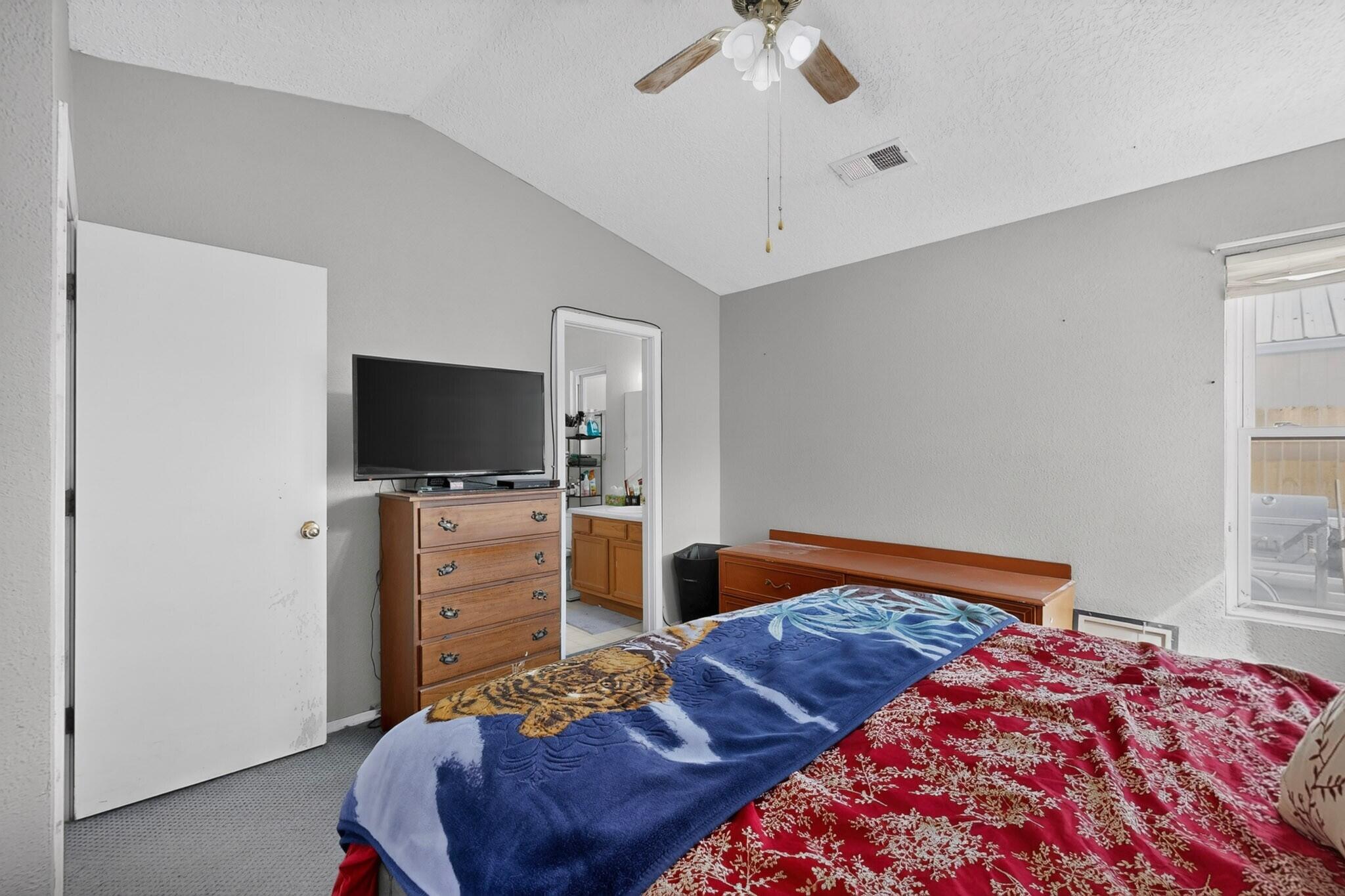 1142 Pandora Drive SW