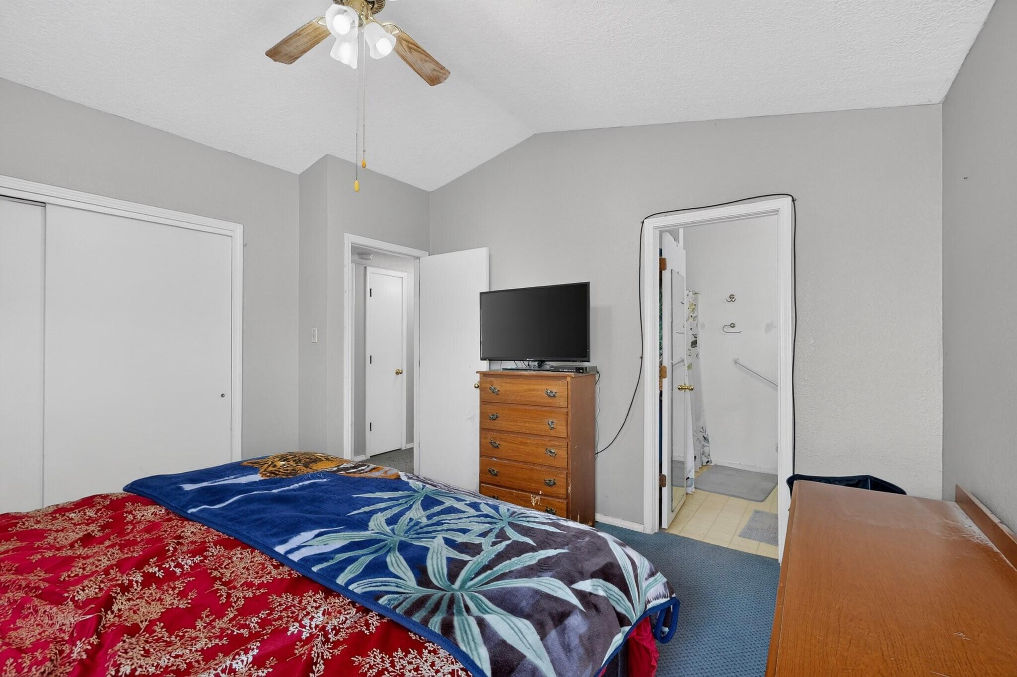 1142 Pandora Drive SW