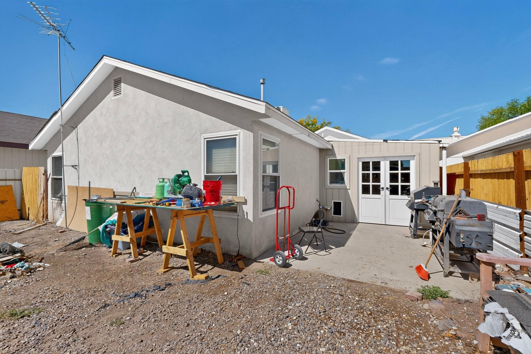 1142 Pandora Drive SW