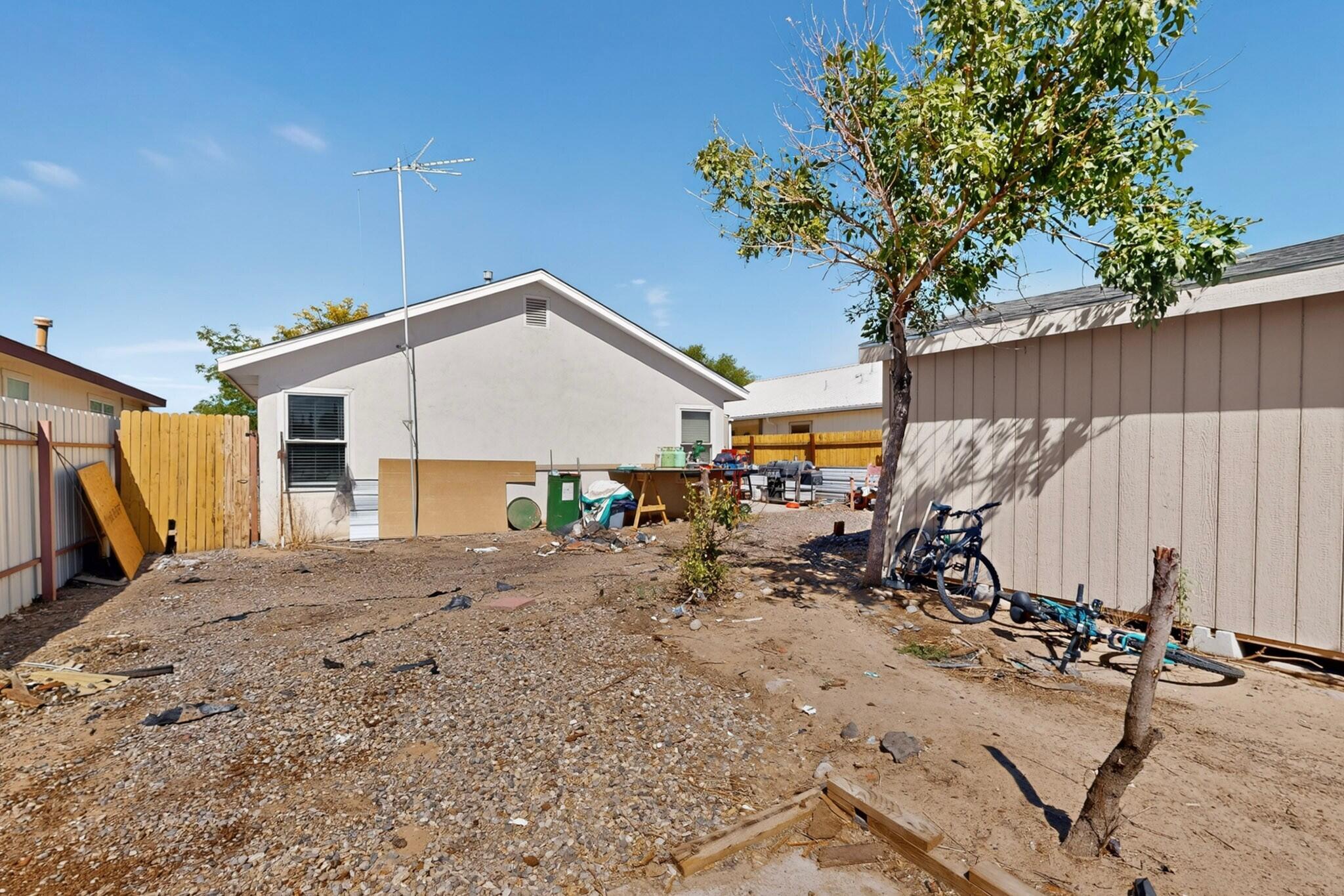 1142 Pandora Drive SW