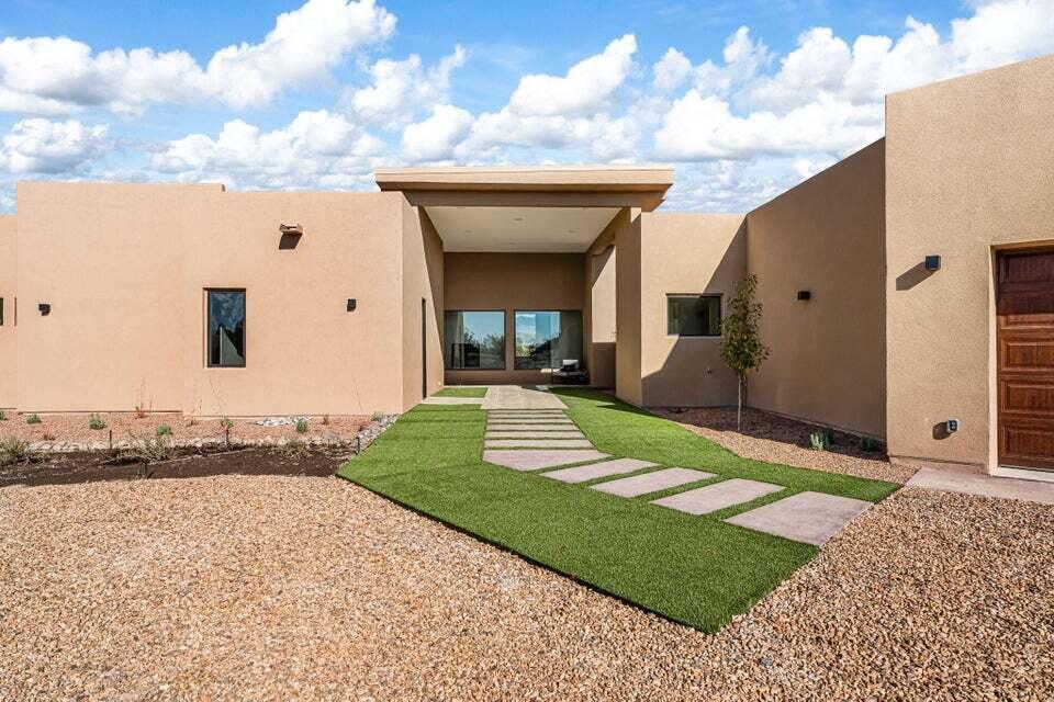 9 Tamarisk Trail