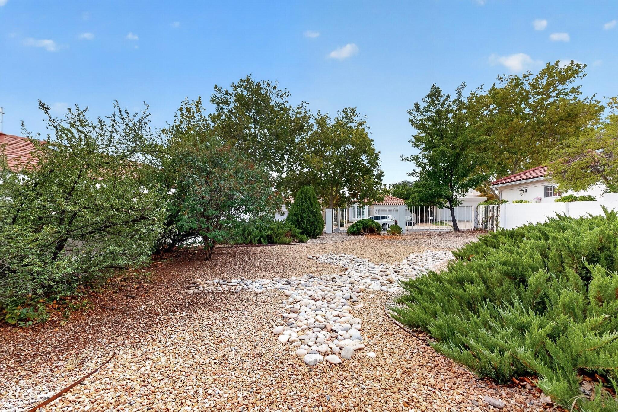 6116 Rosetree Place NE
