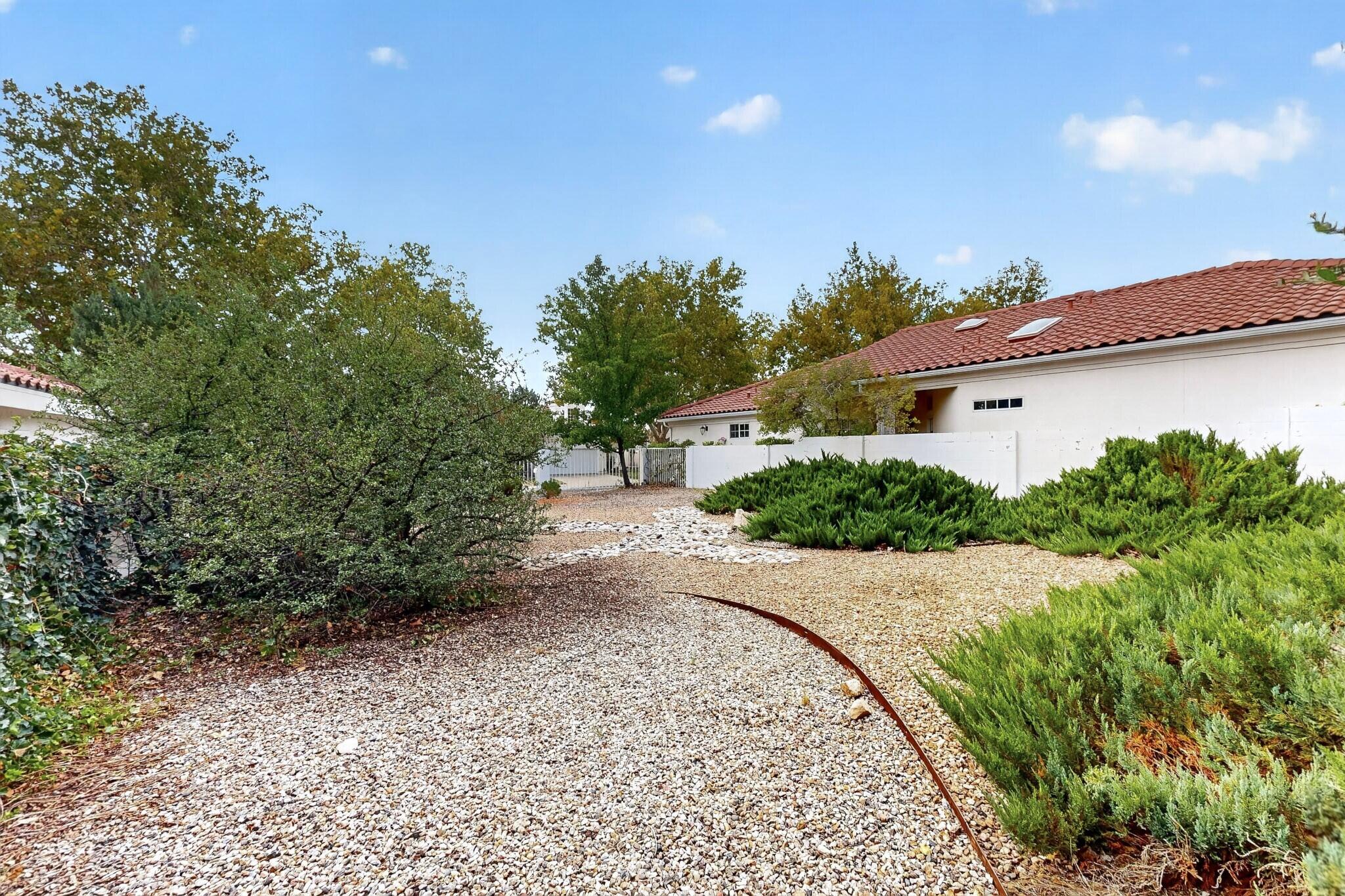 6116 Rosetree Place NE