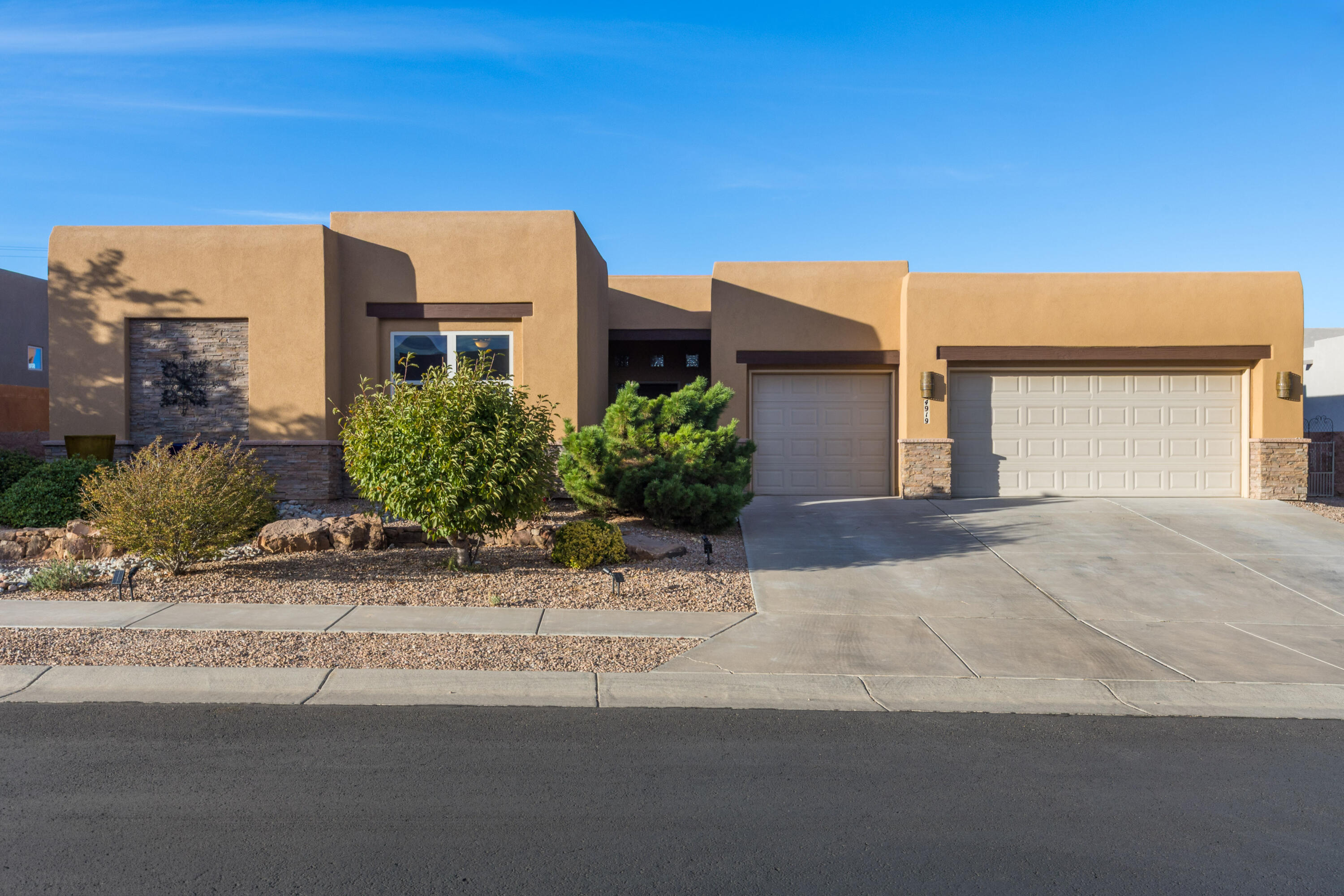4919 Valle Rio Trail NW