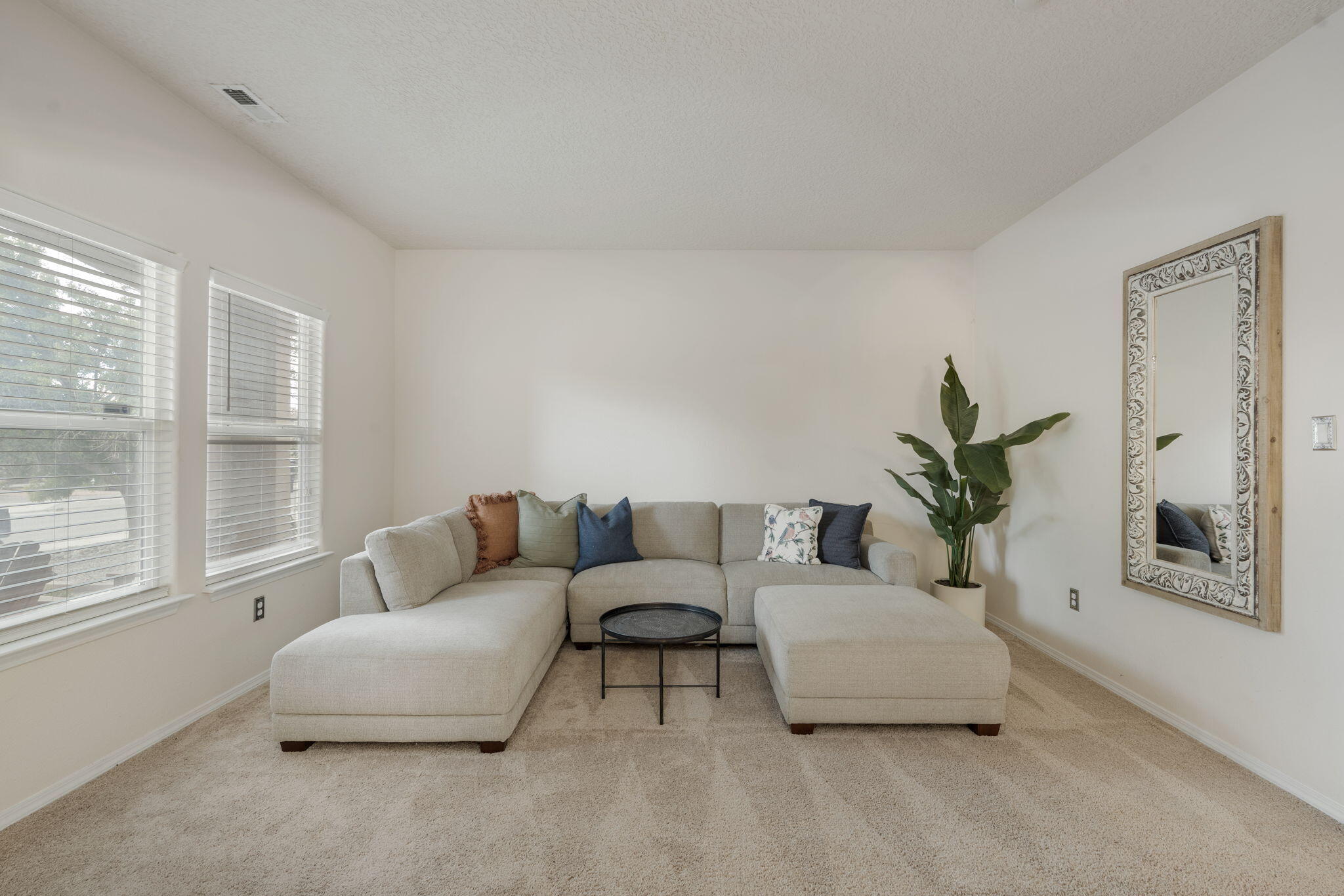 1909 Caramesa Court SE