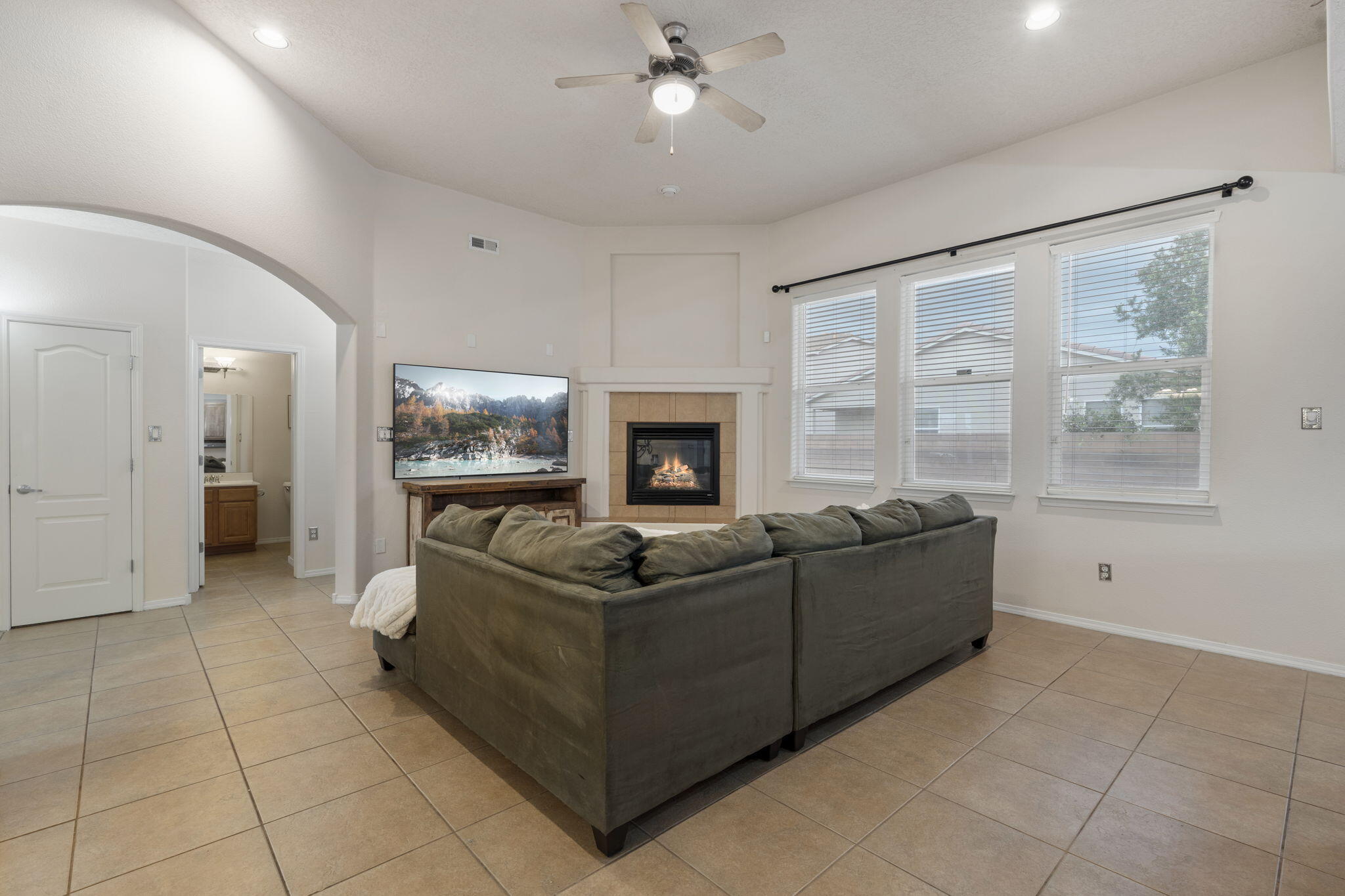 1909 Caramesa Court SE