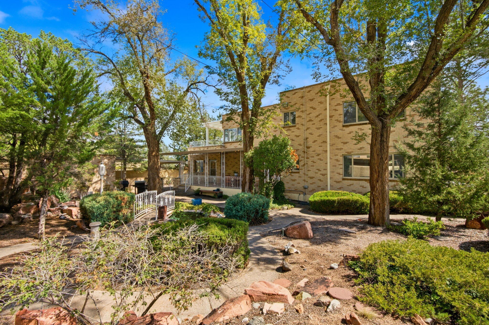309 Hermosa Drive SE