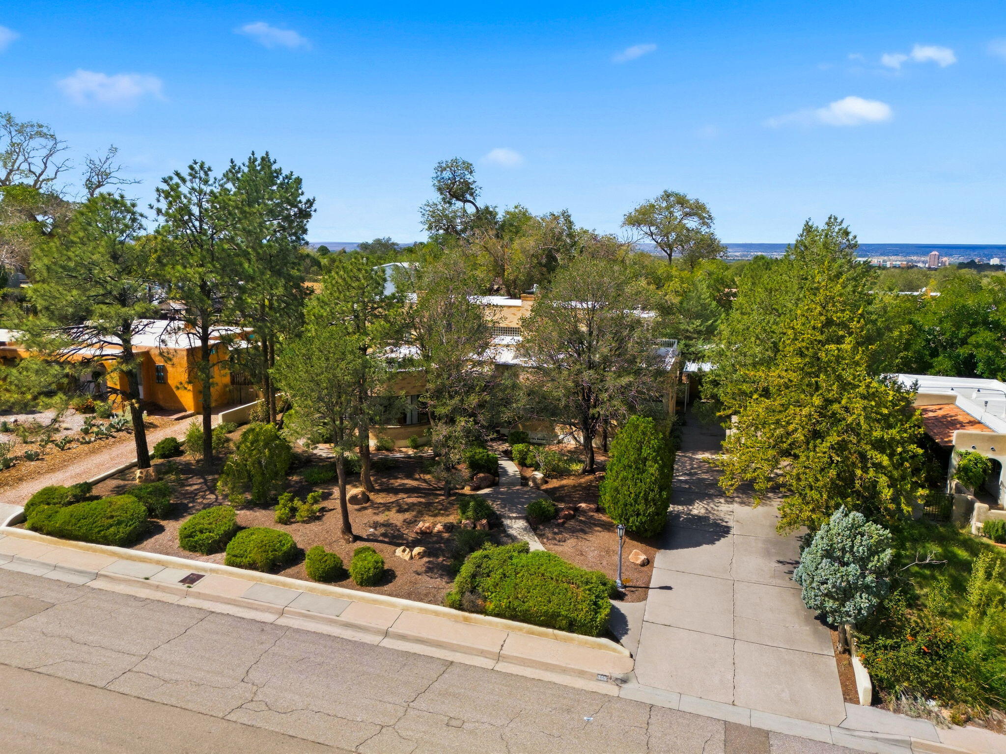 309 Hermosa Drive SE