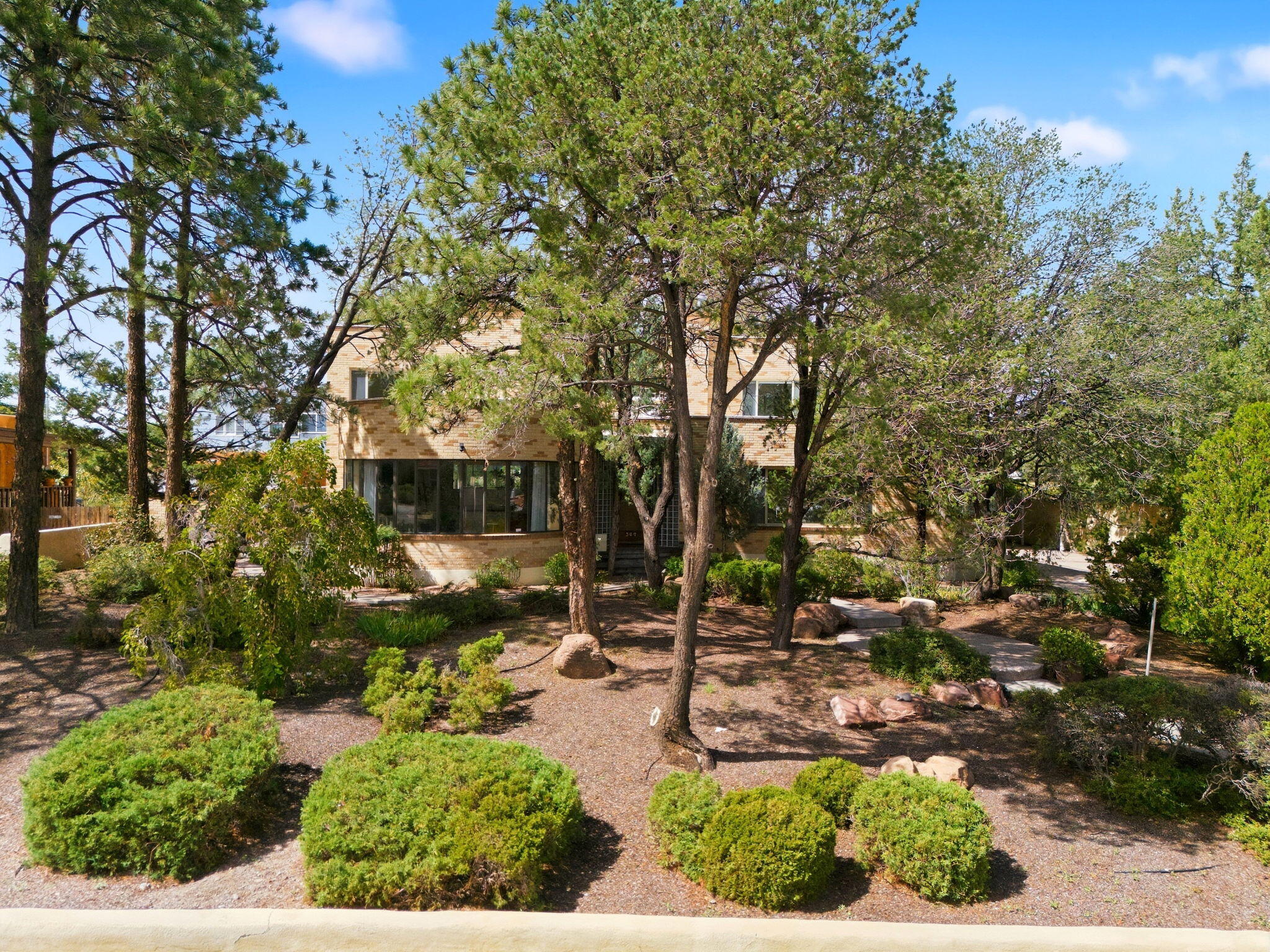 309 Hermosa Drive SE