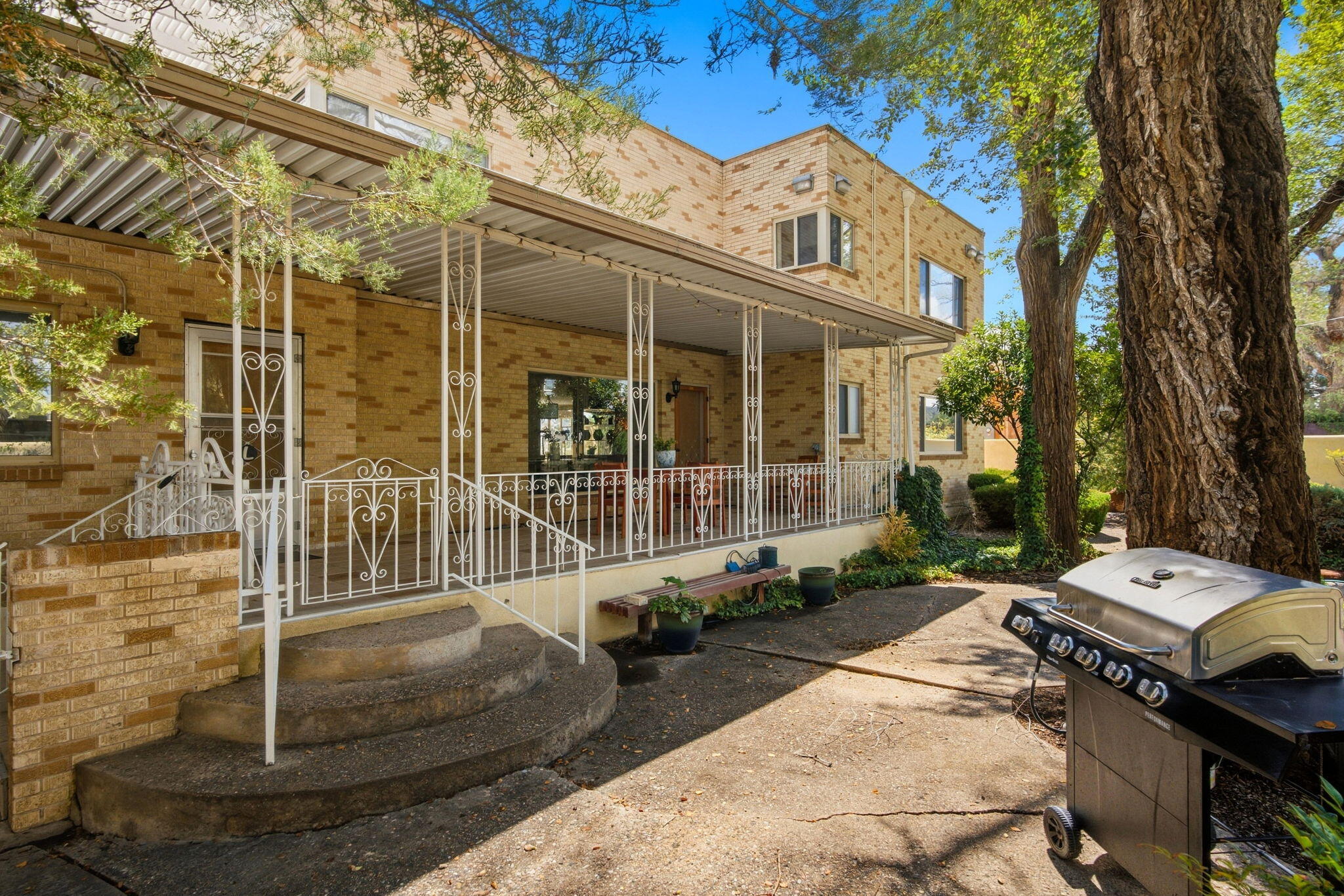 309 Hermosa Drive SE