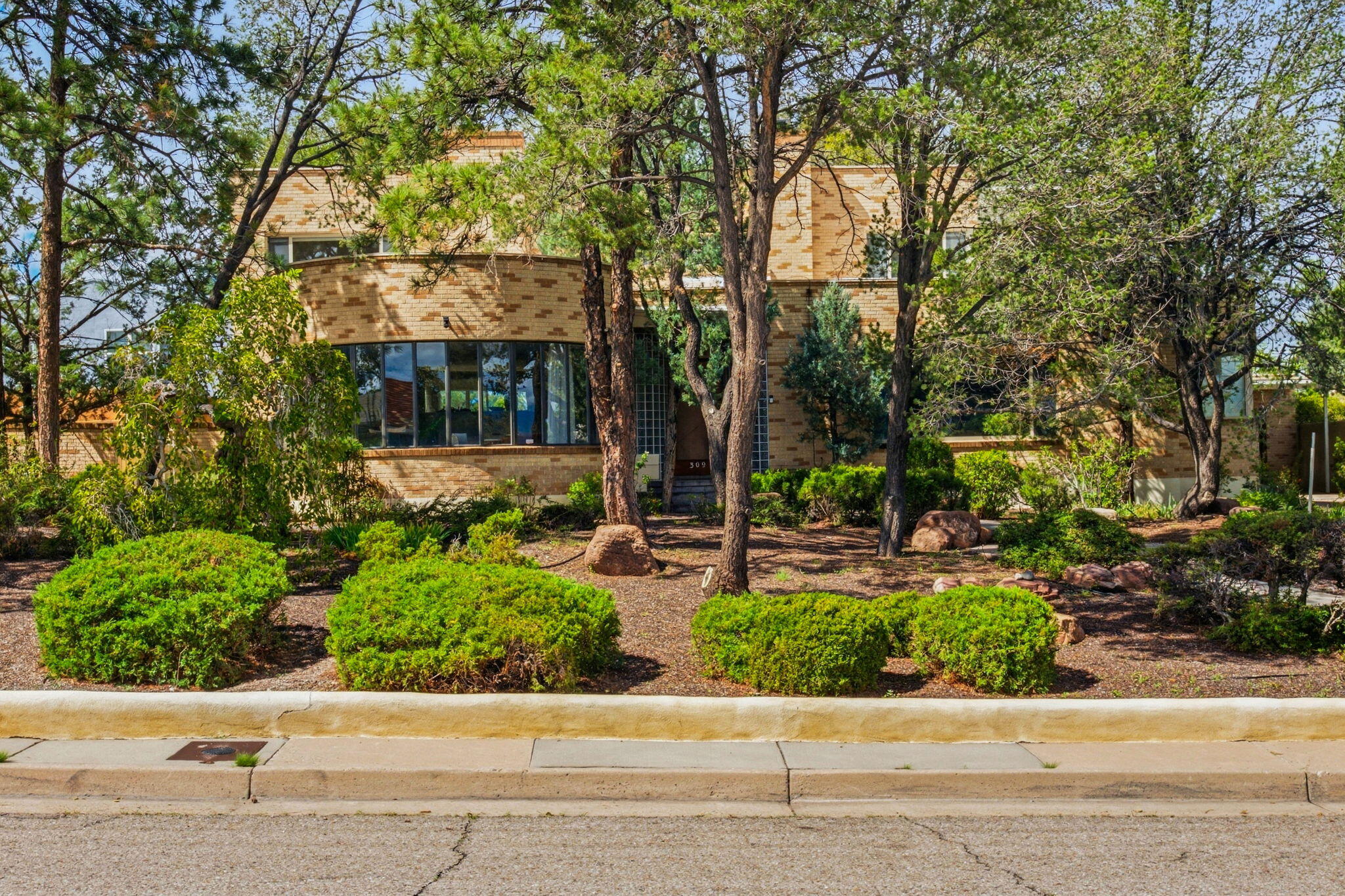 309 Hermosa Drive SE