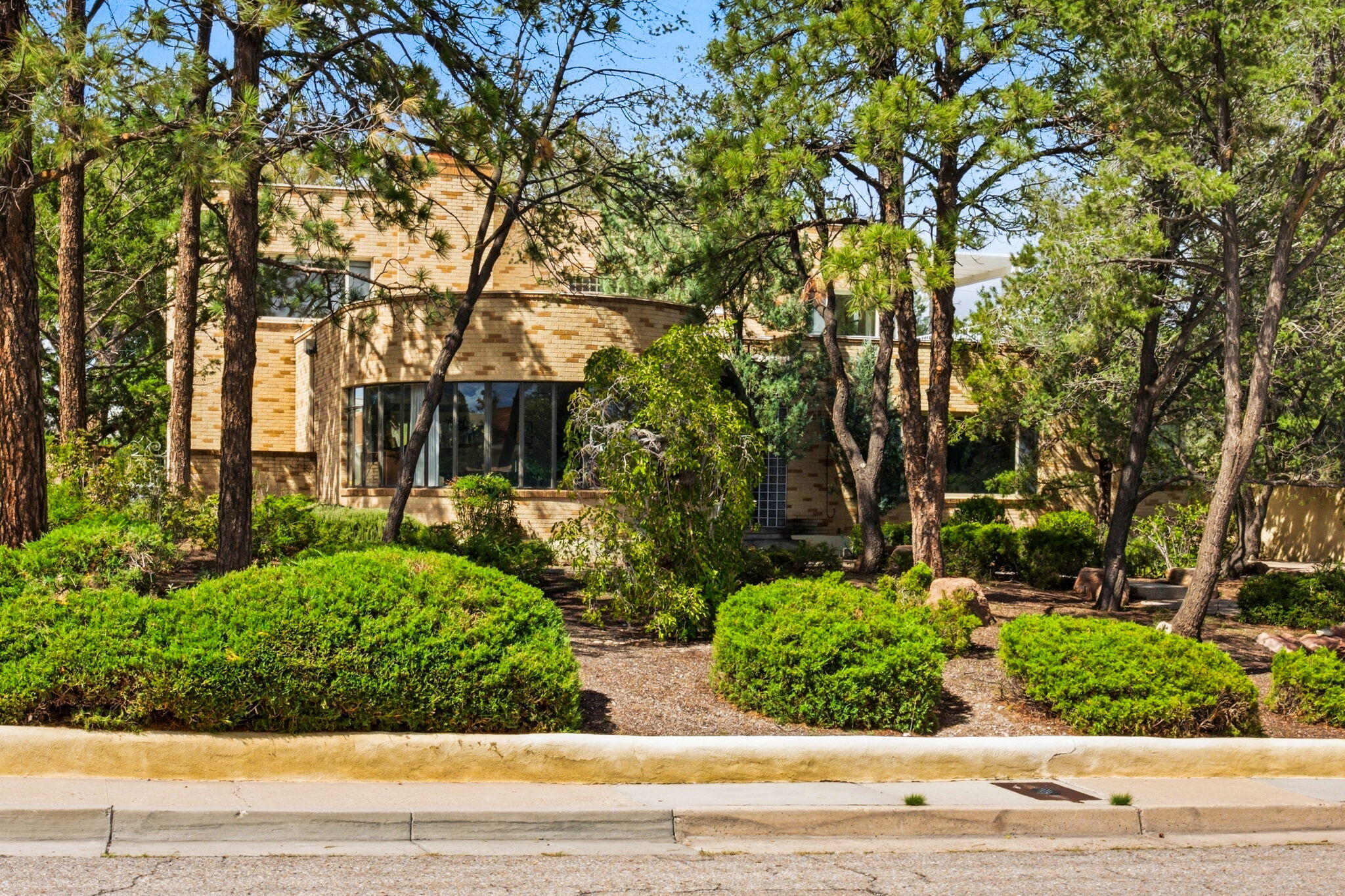 309 Hermosa Drive SE