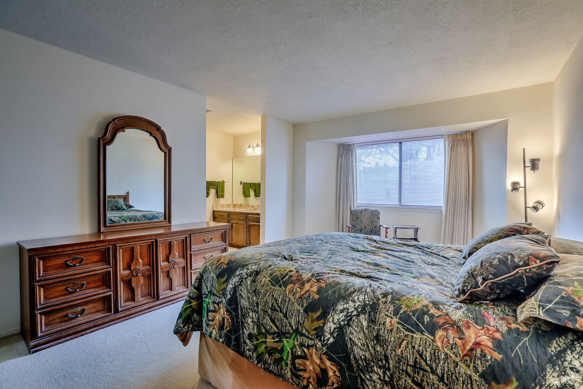 14307 Camino Del Rey NE
