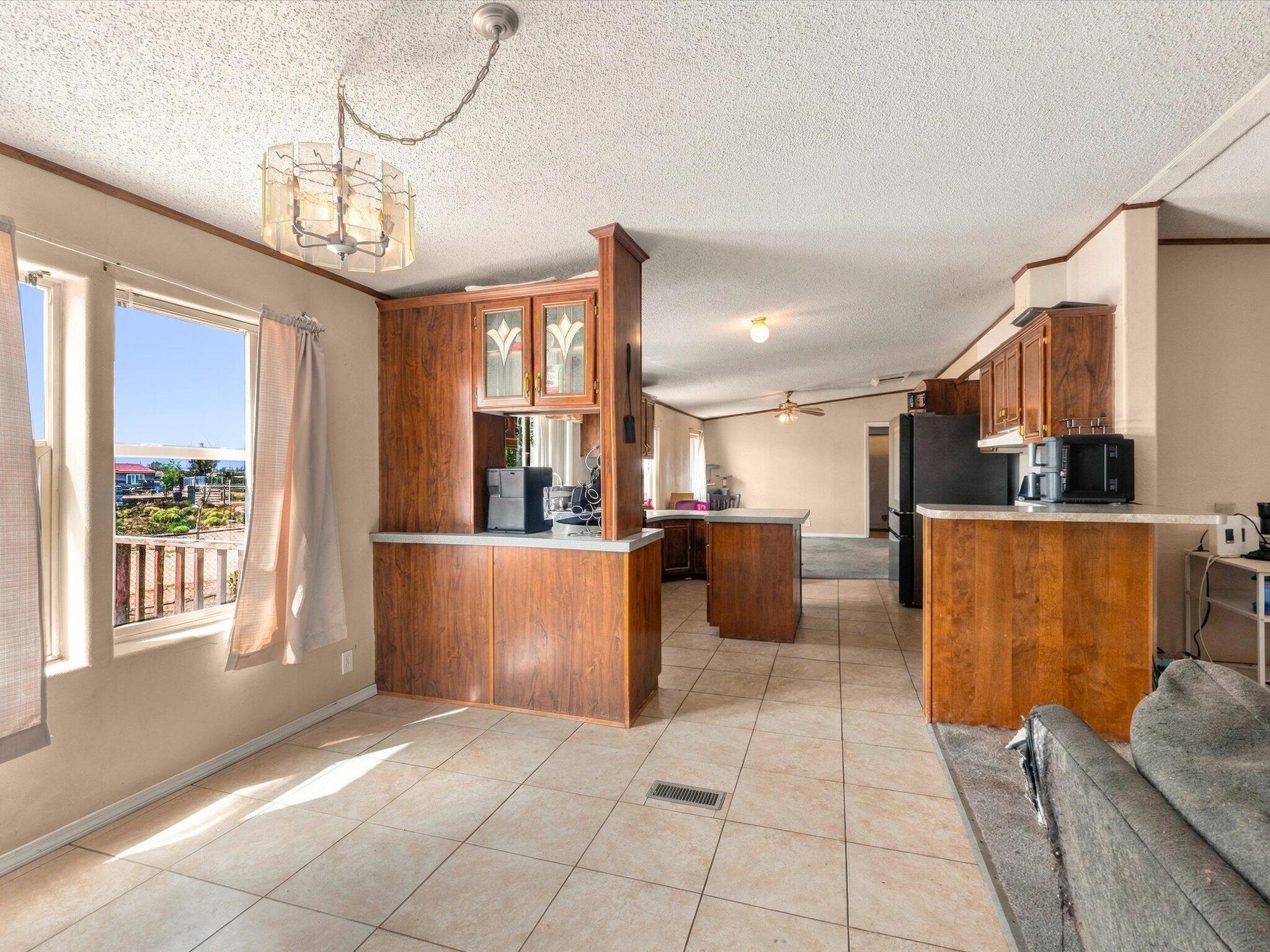 6 San Miguel Avenue