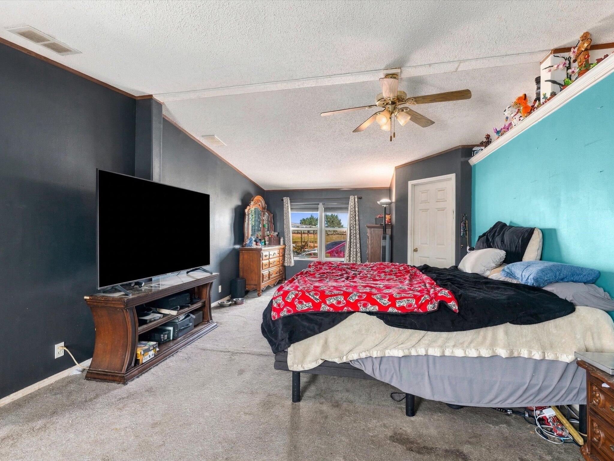 6 San Miguel Avenue