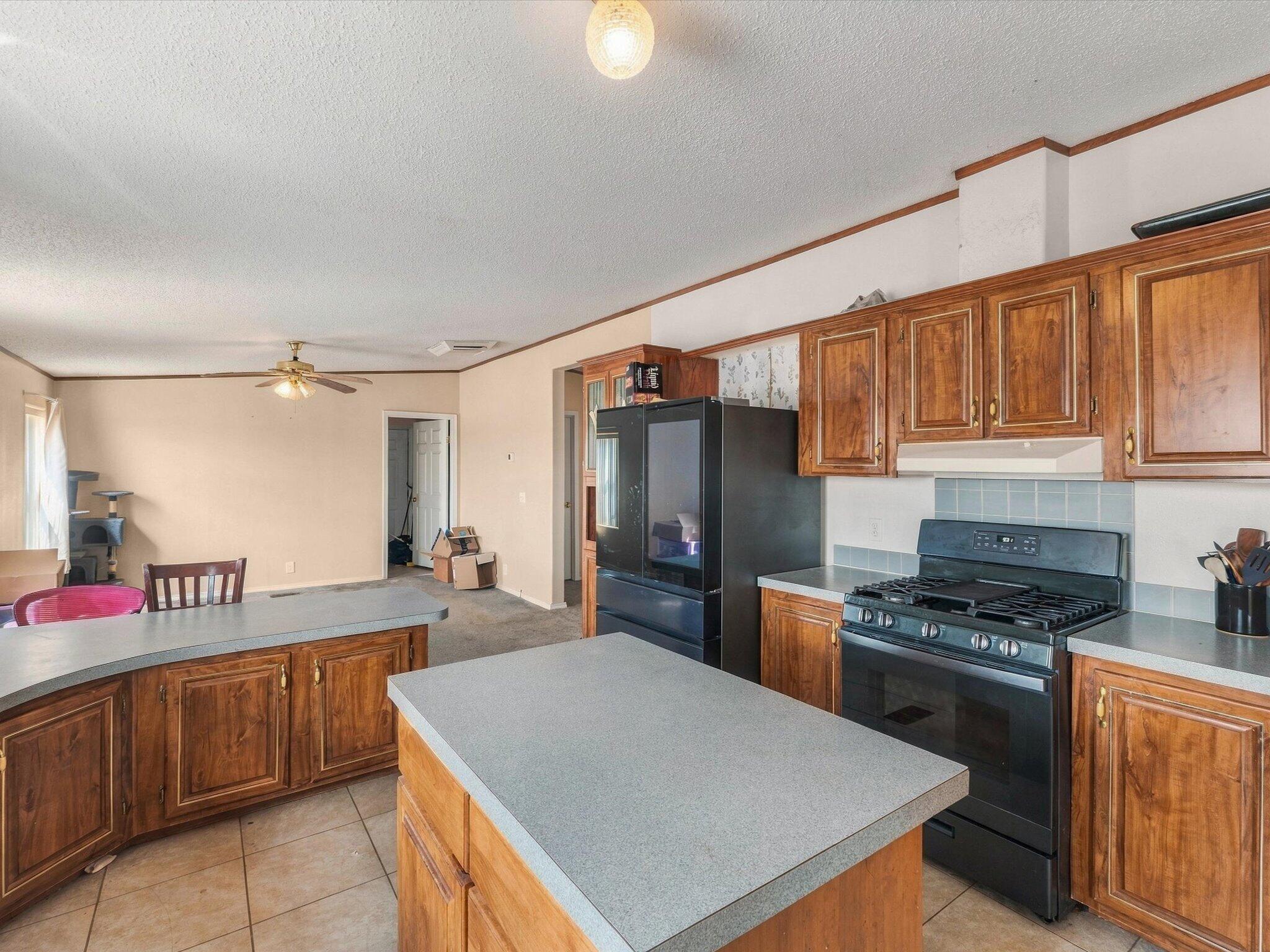 6 San Miguel Avenue