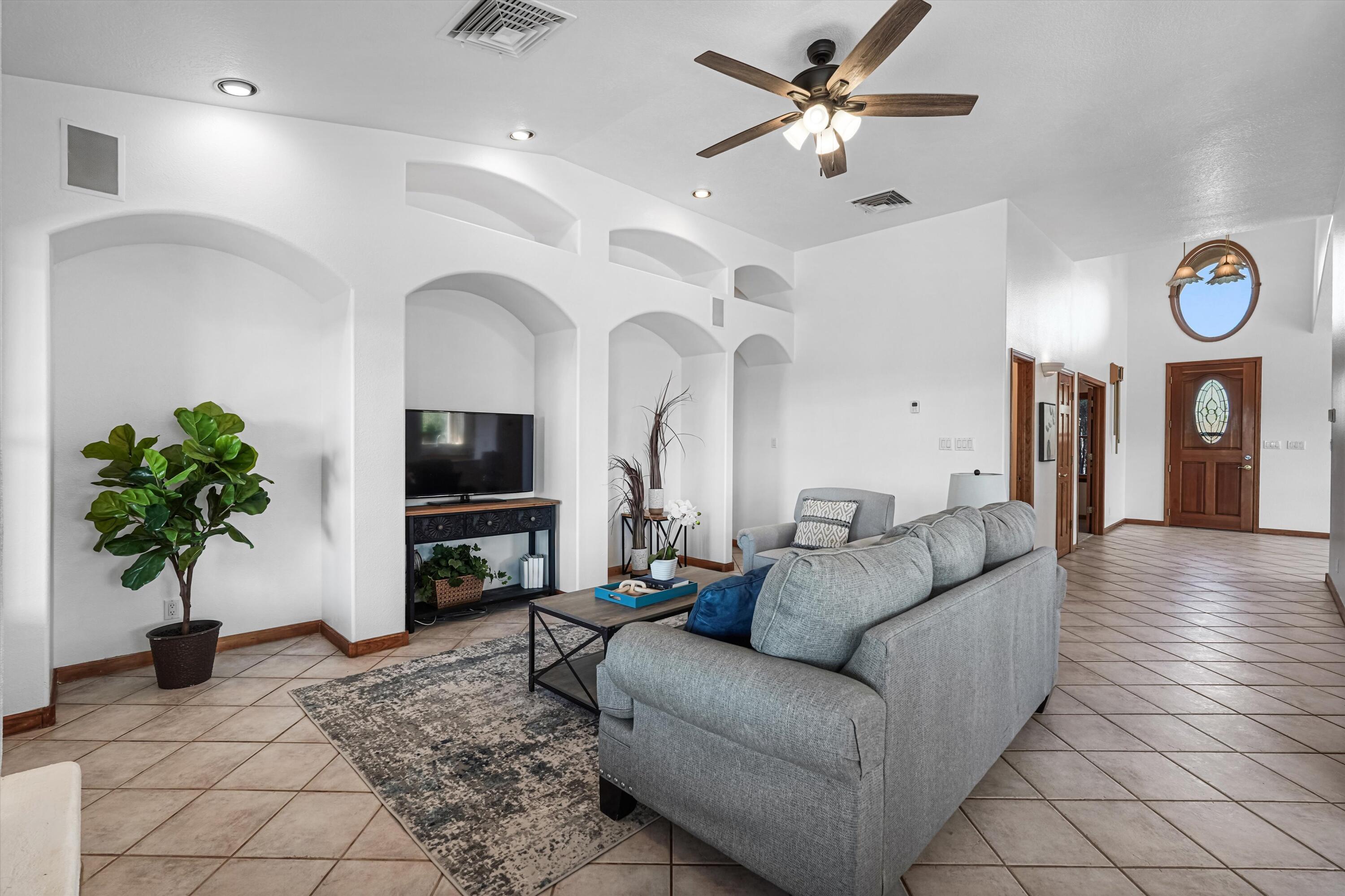 6104 Rio Norte Drive NE