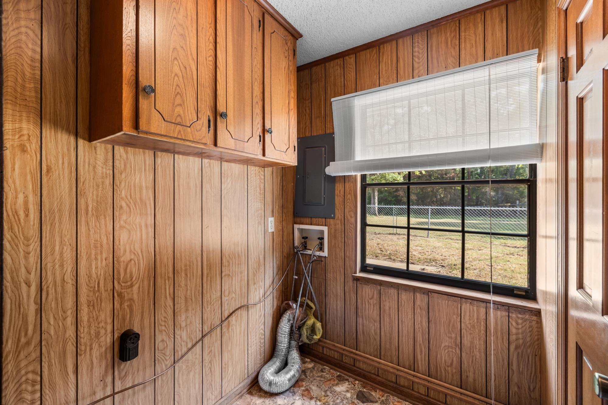 300 Adaway Ln