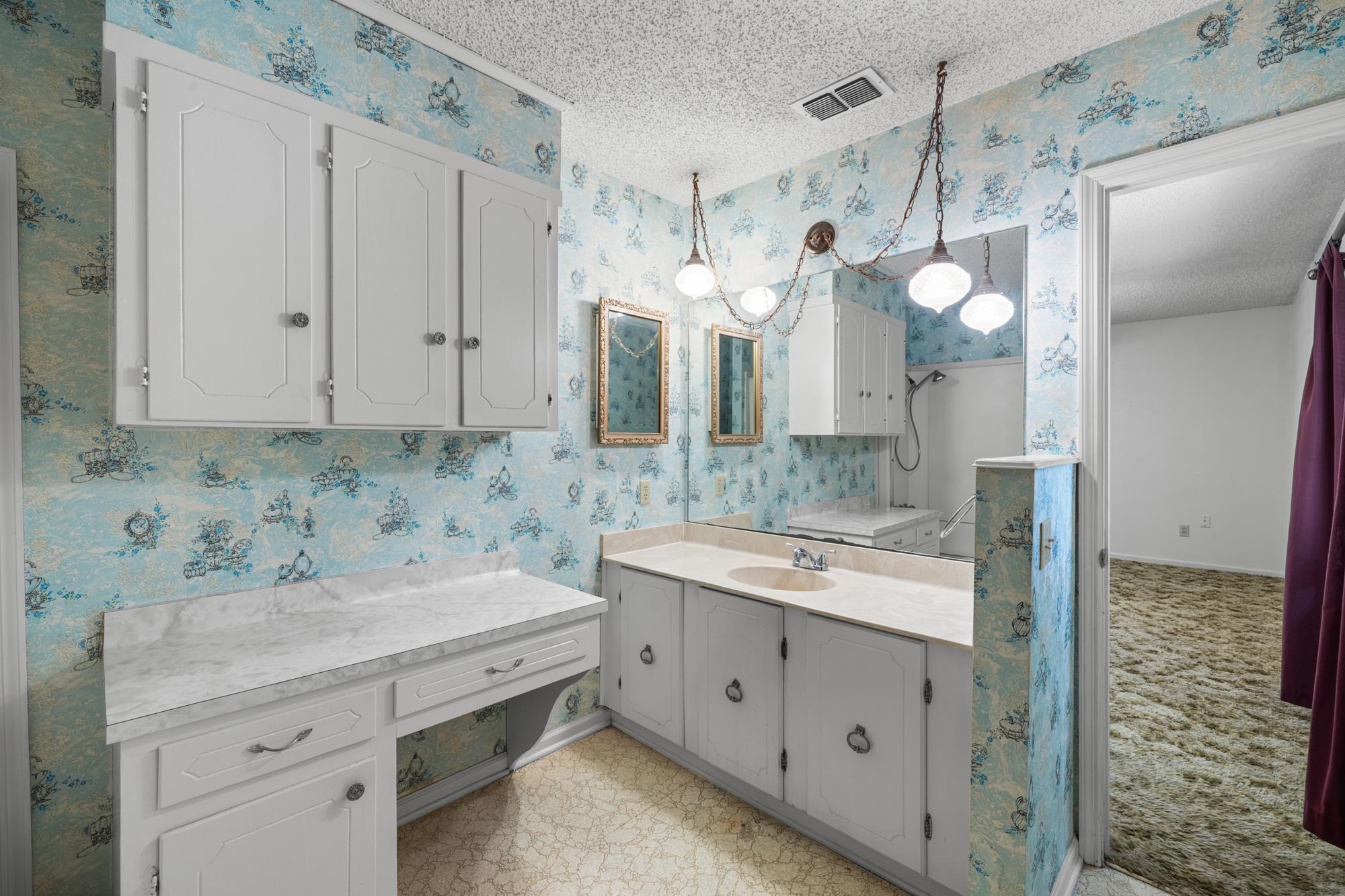 300 Adaway Ln
