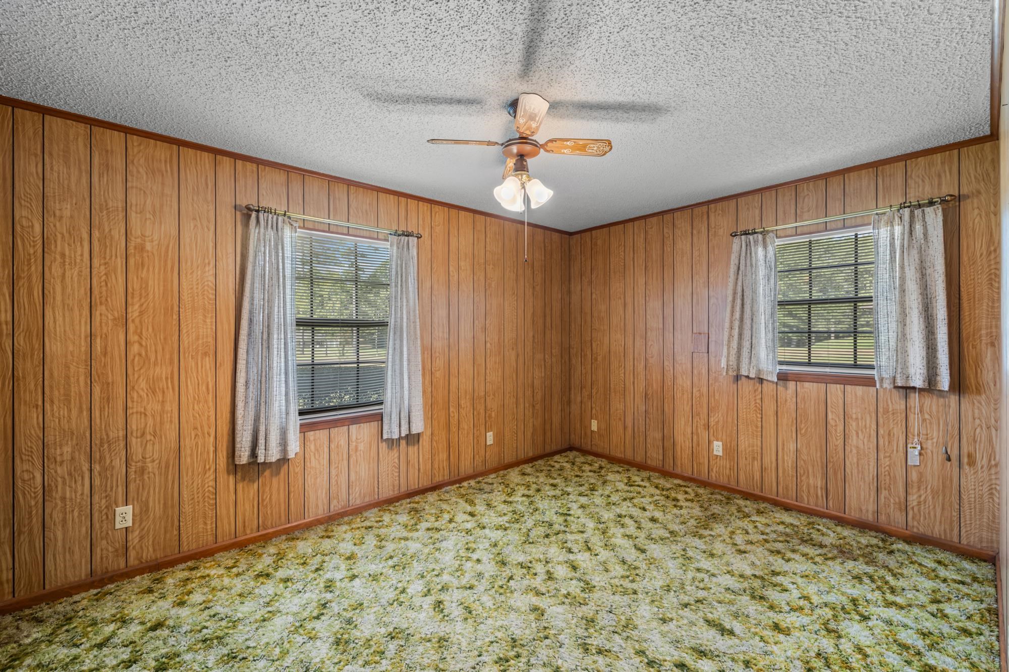 300 Adaway Ln