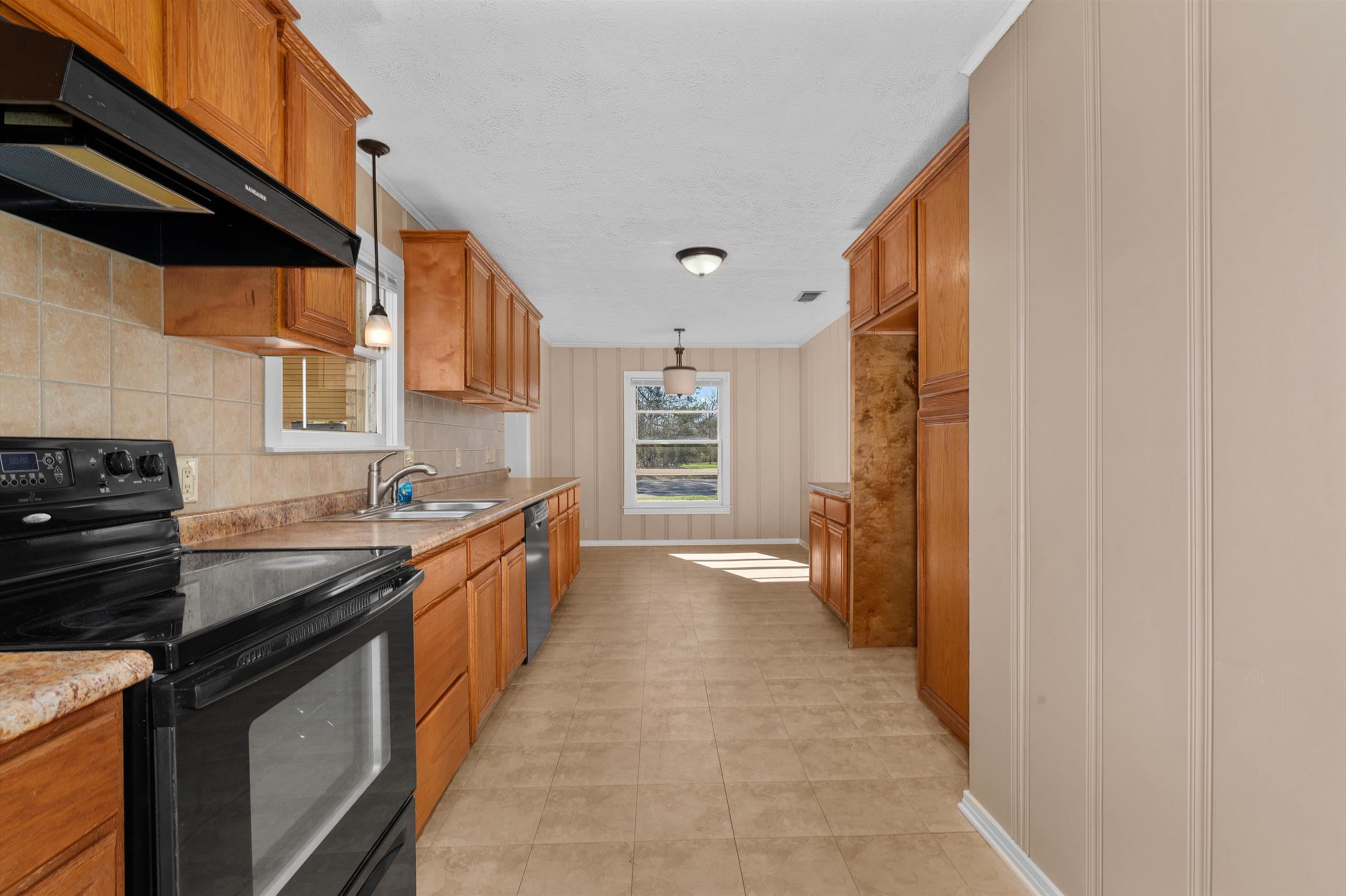 4984 Hwy 79 S