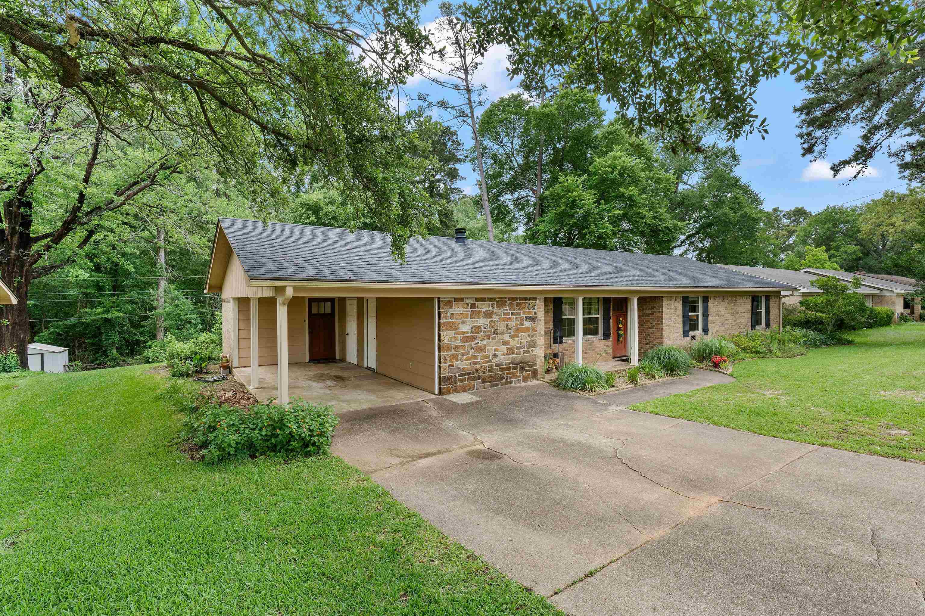 1513 Peterson 1513 Peterson Ln.