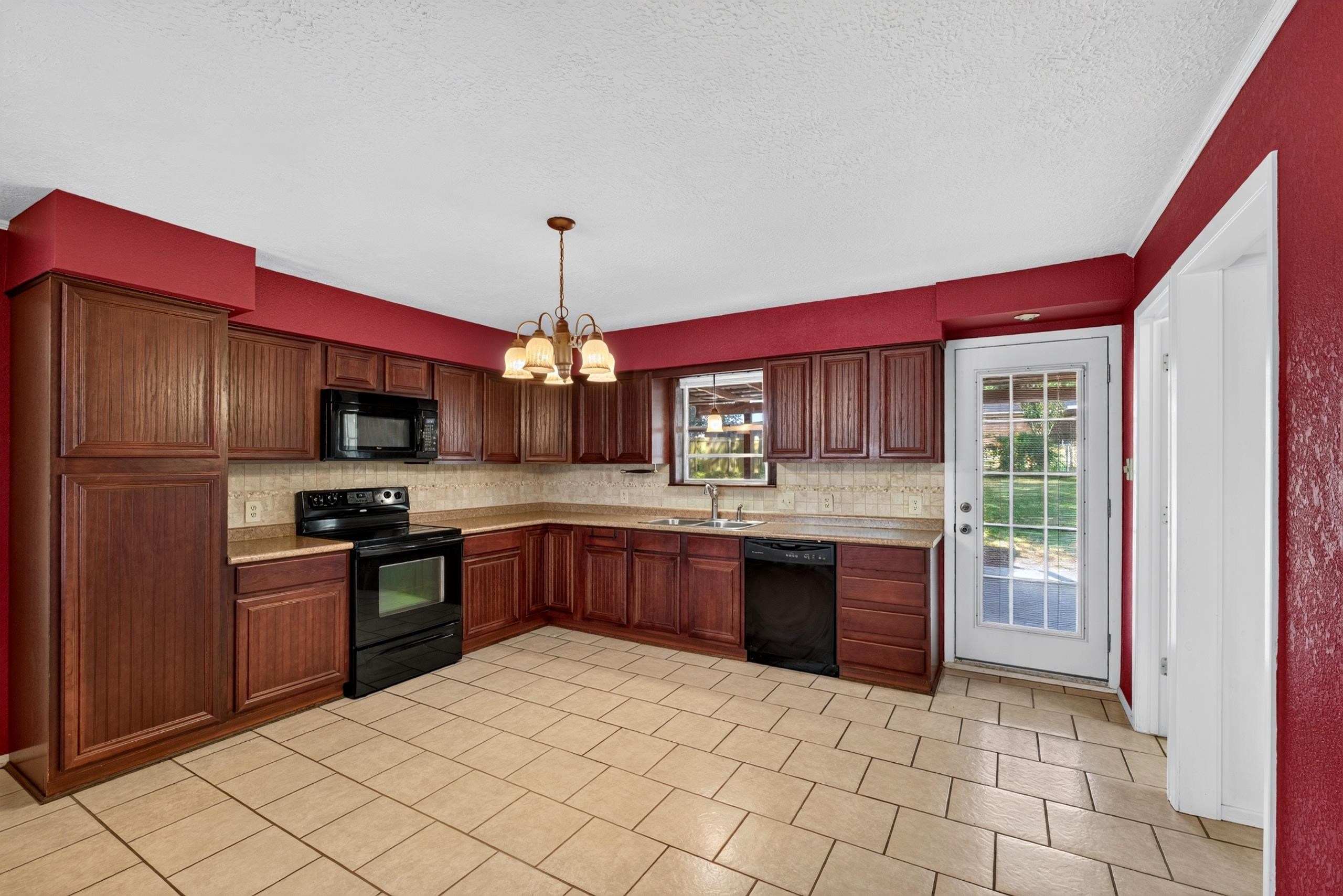 1516 Peterson Ln.