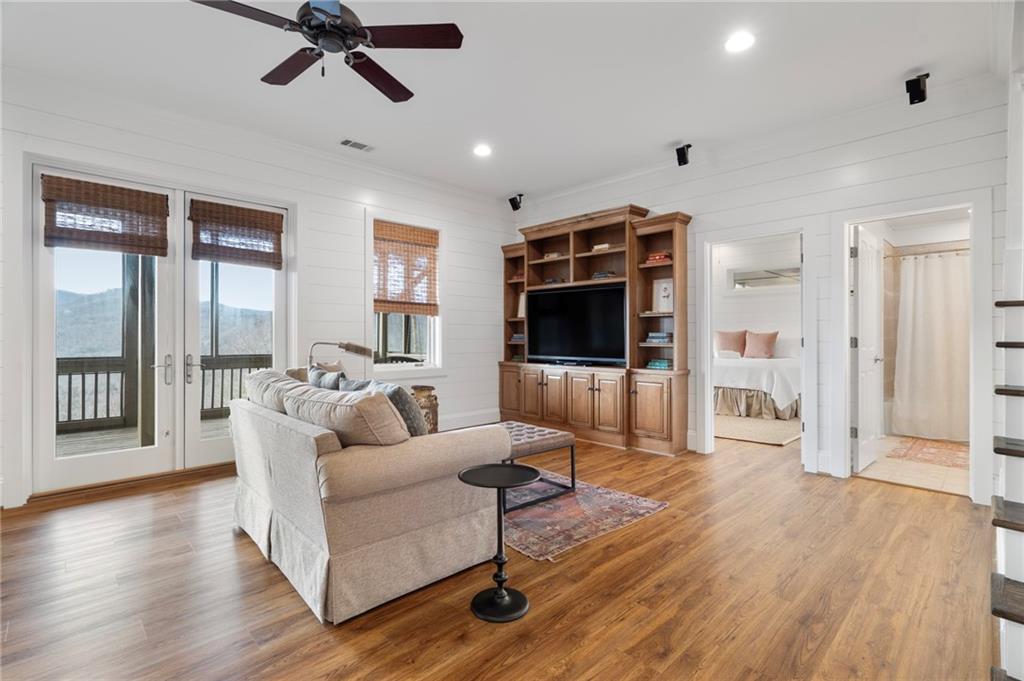 717 Mcelroy Mountain Drive