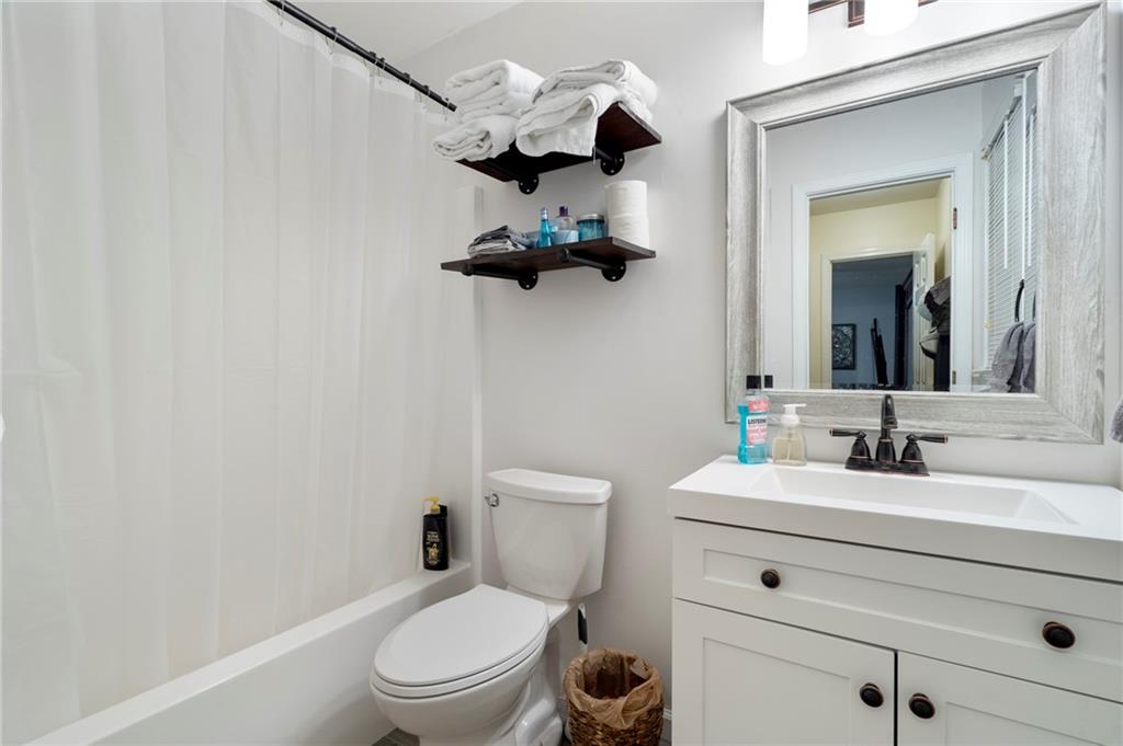 8 White Oak Knoll