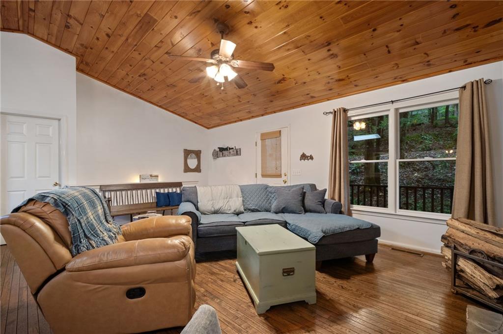 8 White Oak Knoll