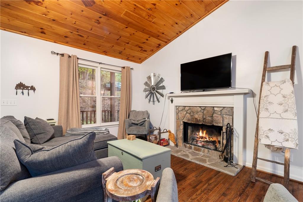 8 White Oak Knoll