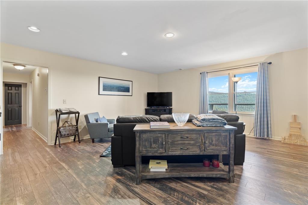 1572 Ridgeview Drive