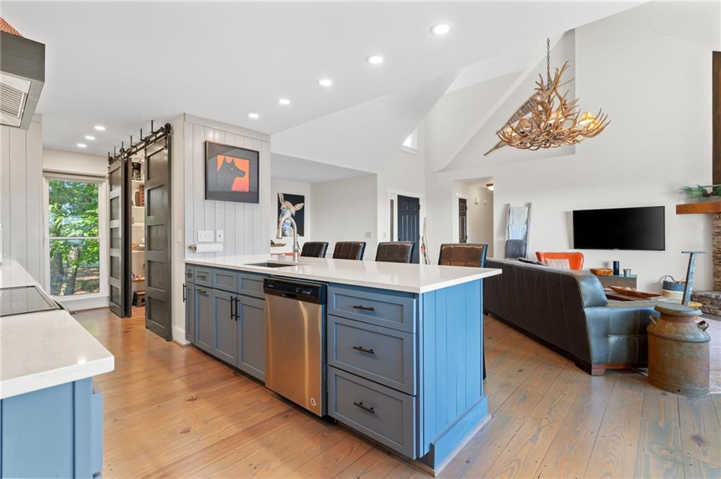 1572 Ridgeview Drive